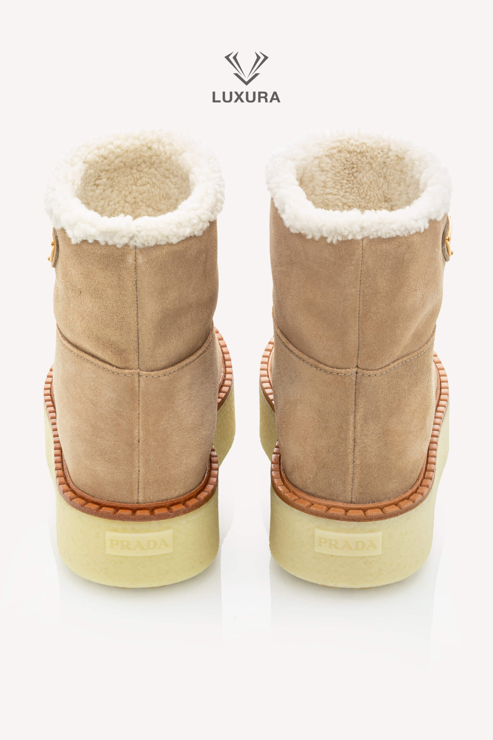 <span style="font-size: 10px; color: rgb(101, 101, 101);letter-spacing: .15em;">HARD TO FIND</span><br><strong> PRADA </strong><br><div style="margin-top:10px; font-size:16px;"> Suede Booties Ecru 39.5 </div><br> - Image 6