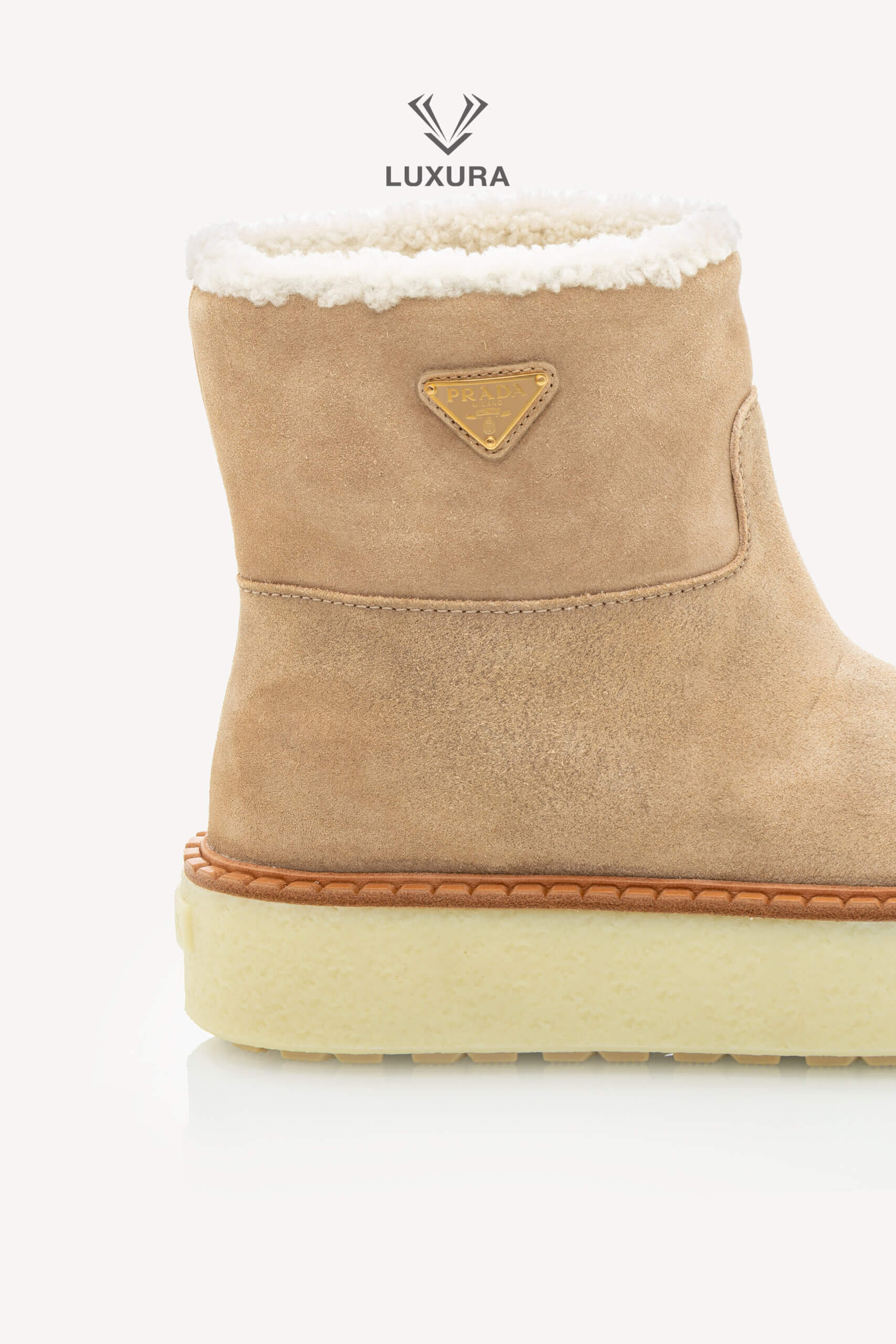 <span style="font-size: 10px; color: rgb(101, 101, 101);letter-spacing: .15em;">HARD TO FIND</span><br><strong> PRADA </strong><br><div style="margin-top:10px; font-size:16px;"> Suede Booties Ecru 39.5 </div><br> - Image 13