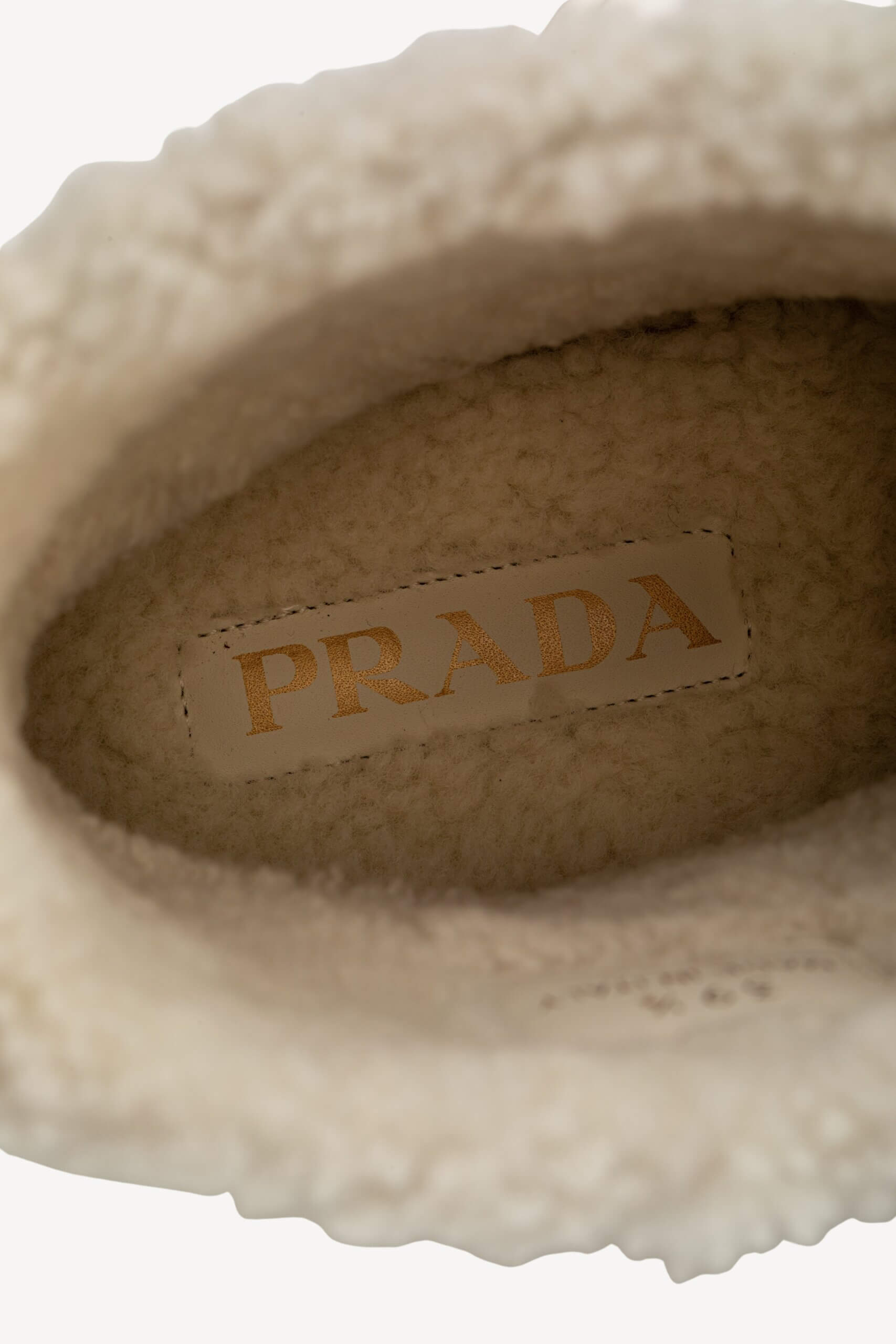 <span style="font-size: 10px; color: rgb(101, 101, 101);letter-spacing: .15em;">HARD TO FIND</span><br><strong> PRADA </strong><br><div style="margin-top:10px; font-size:16px;"> Suede Booties Ecru 39.5 </div><br> - Image 19