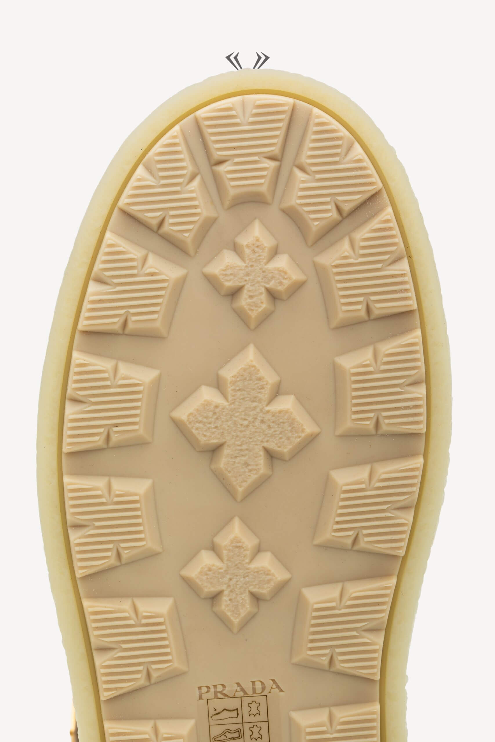 <span style="font-size: 10px; color: rgb(101, 101, 101);letter-spacing: .15em;">HARD TO FIND</span><br><strong> PRADA </strong><br><div style="margin-top:10px; font-size:16px;"> Suede Booties Ecru 39.5 </div><br> - Image 20