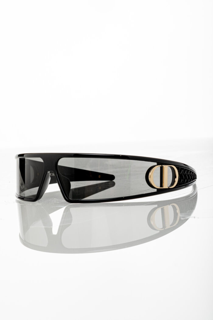 <span style="font-size: 10px;letter-spacing: .15em">HARD TO FIND</span><br>            <strong>CHRISTIAN DIOR</strong><br>            <div style="margin-top:10px;font-size:16px">VeryDior M1U Black Mask Sunglasses</div><br>