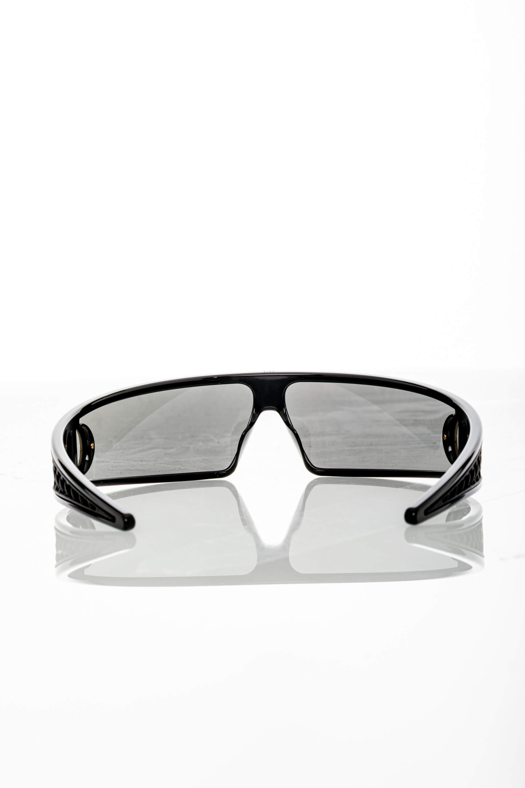 <span style="font-size: 10px;letter-spacing: .15em">HARD TO FIND</span><br> <strong>CHRISTIAN DIOR</strong><br> <div style="margin-top:10px;font-size:16px">VeryDior M1U Black Mask Sunglasses</div><br> - Image 6