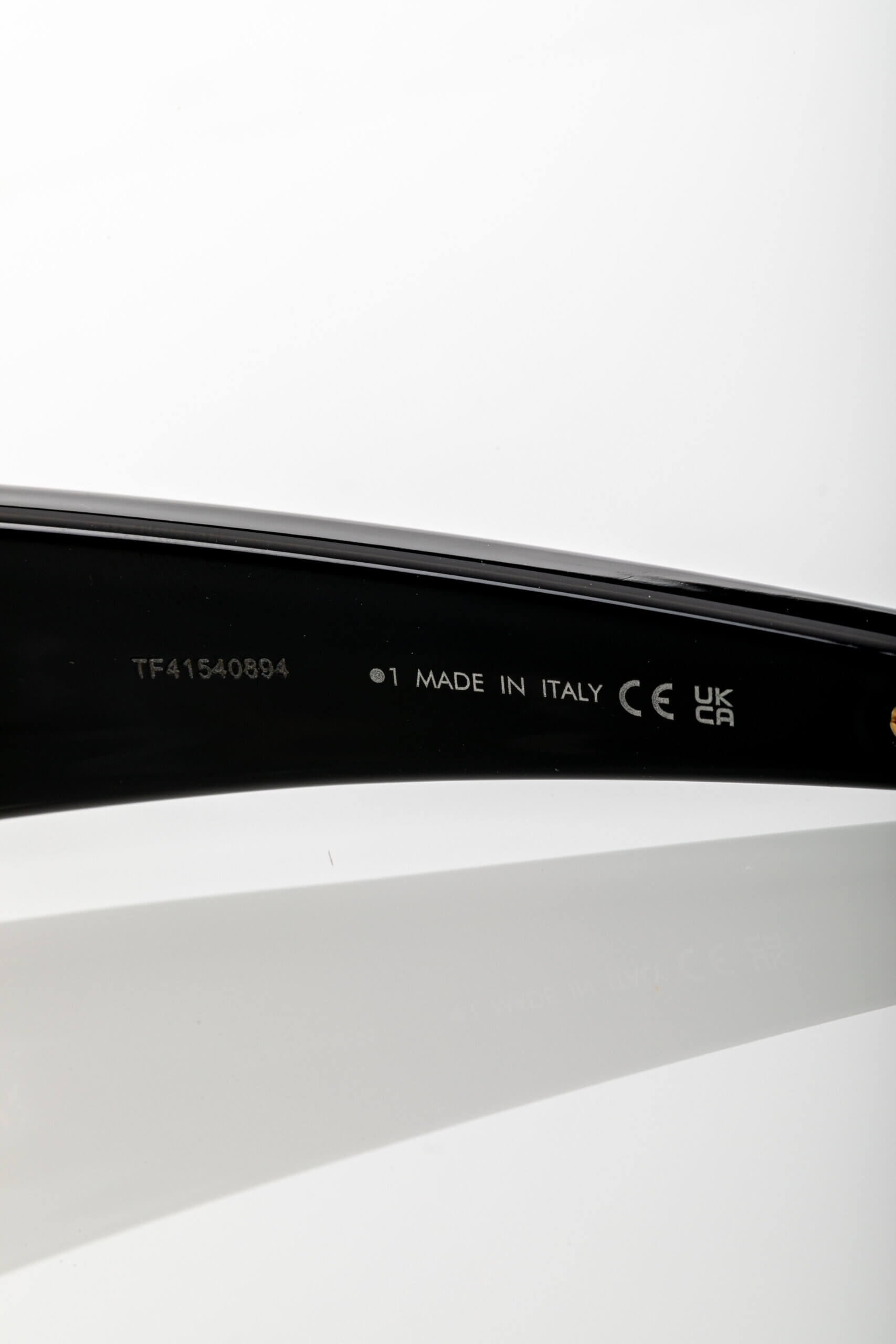 <span style="font-size: 10px;letter-spacing: .15em">HARD TO FIND</span><br> <strong>CHRISTIAN DIOR</strong><br> <div style="margin-top:10px;font-size:16px">VeryDior M1U Black Mask Sunglasses</div><br> - Image 17