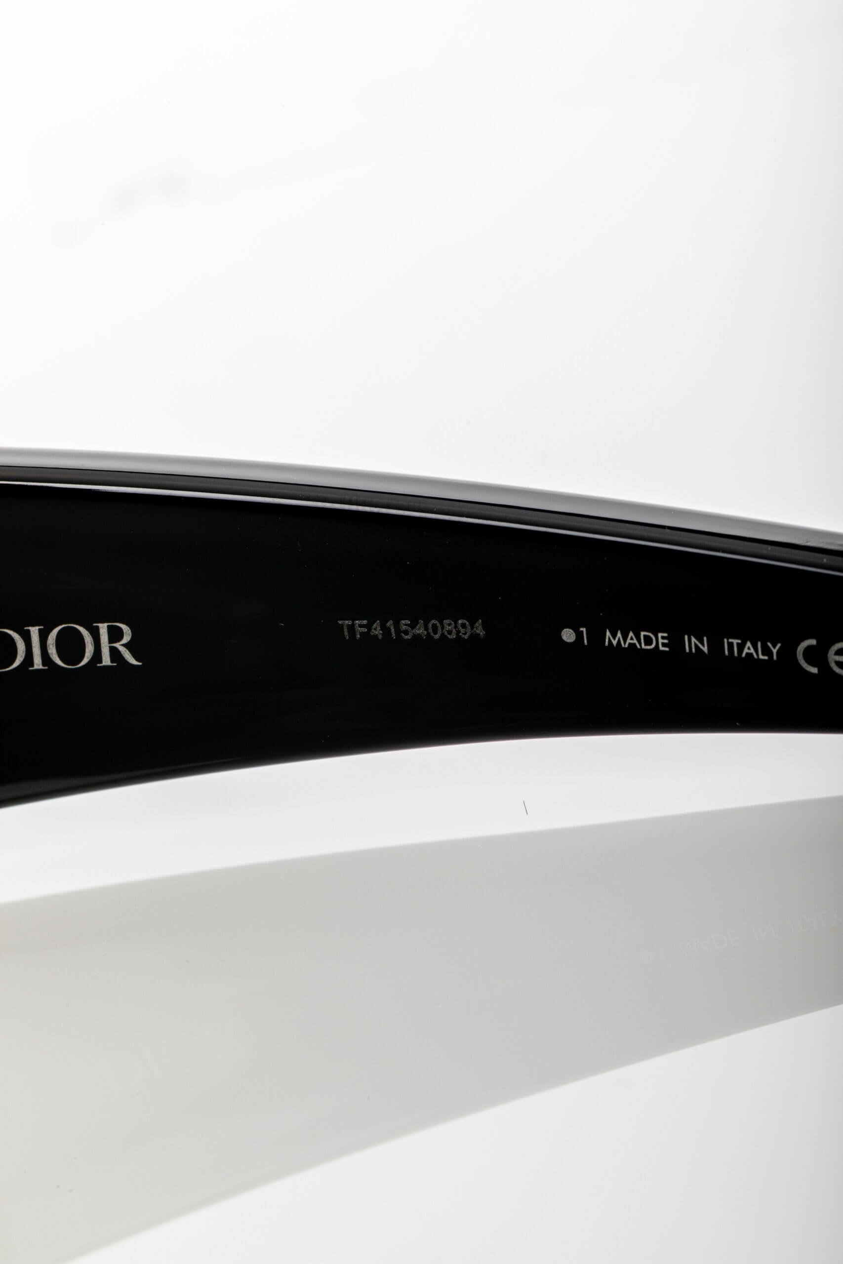 <span style="font-size: 10px;letter-spacing: .15em">HARD TO FIND</span><br> <strong>CHRISTIAN DIOR</strong><br> <div style="margin-top:10px;font-size:16px">VeryDior M1U Black Mask Sunglasses</div><br> - Image 16