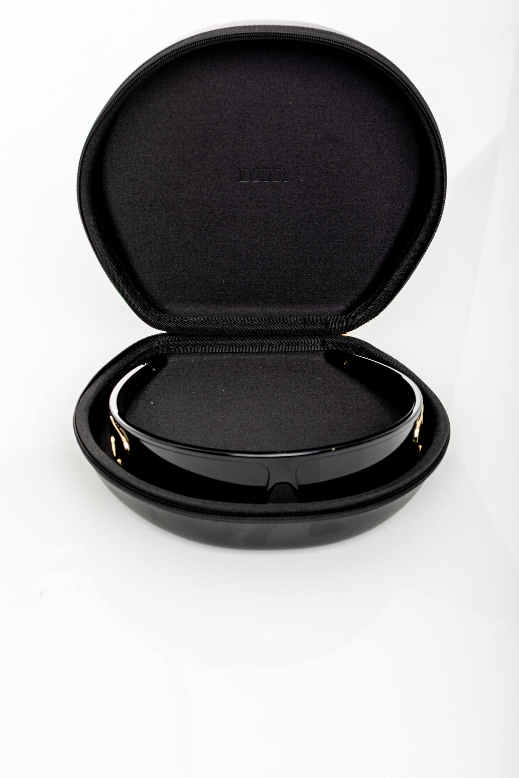 <span style="font-size: 10px;letter-spacing: .15em">HARD TO FIND</span><br> <strong>CHRISTIAN DIOR</strong><br> <div style="margin-top:10px;font-size:16px">VeryDior M1U Black Mask Sunglasses</div><br> - Image 7