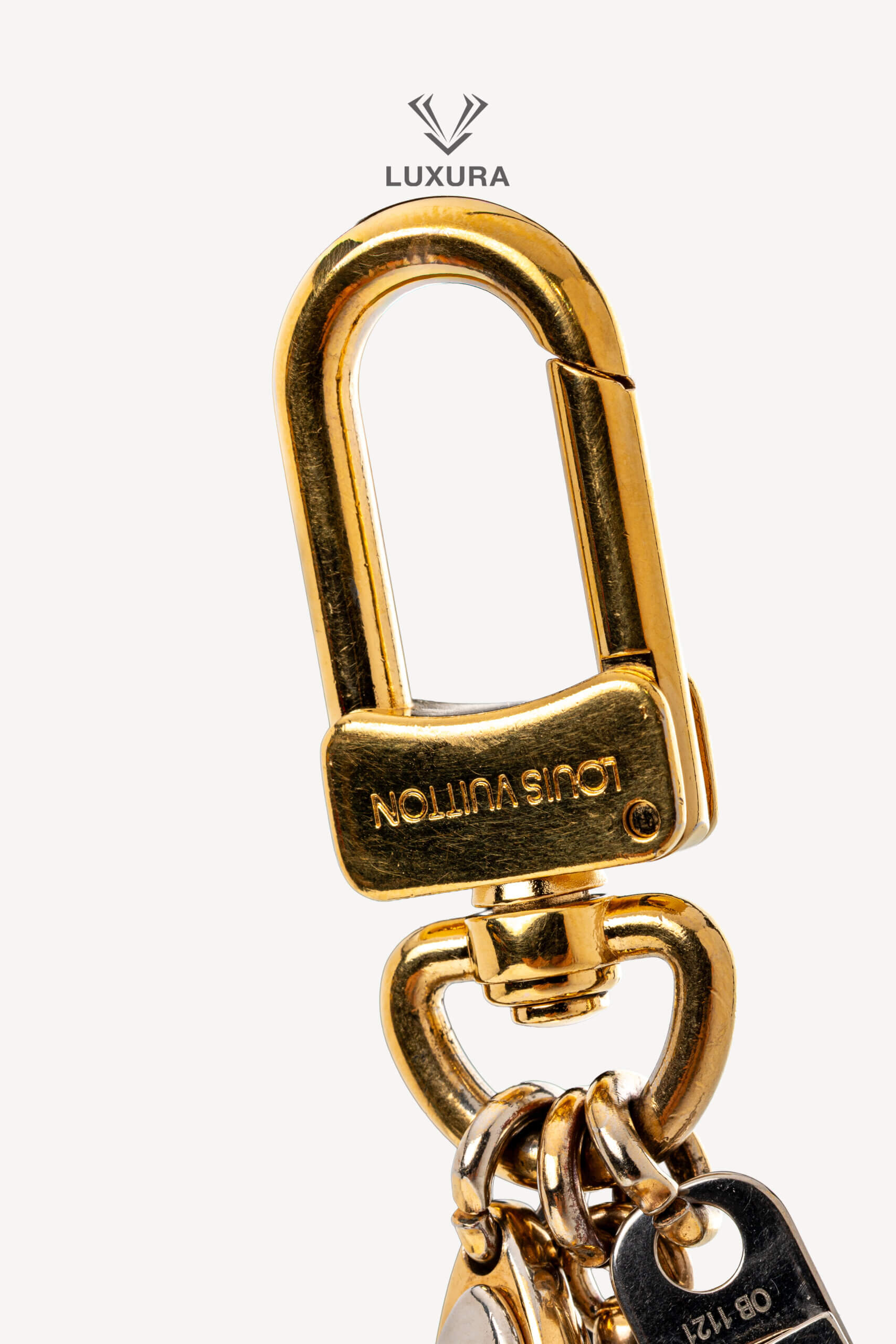 <span style="font-size: 10px;letter-spacing: .15em">HARD TO FIND</span><br> <strong>LOUIS VUITTON</strong><br> <div style="margin-top:10px;font-size:16px">Insolence Key Holder-Bag Charm</div><br> - Image 8