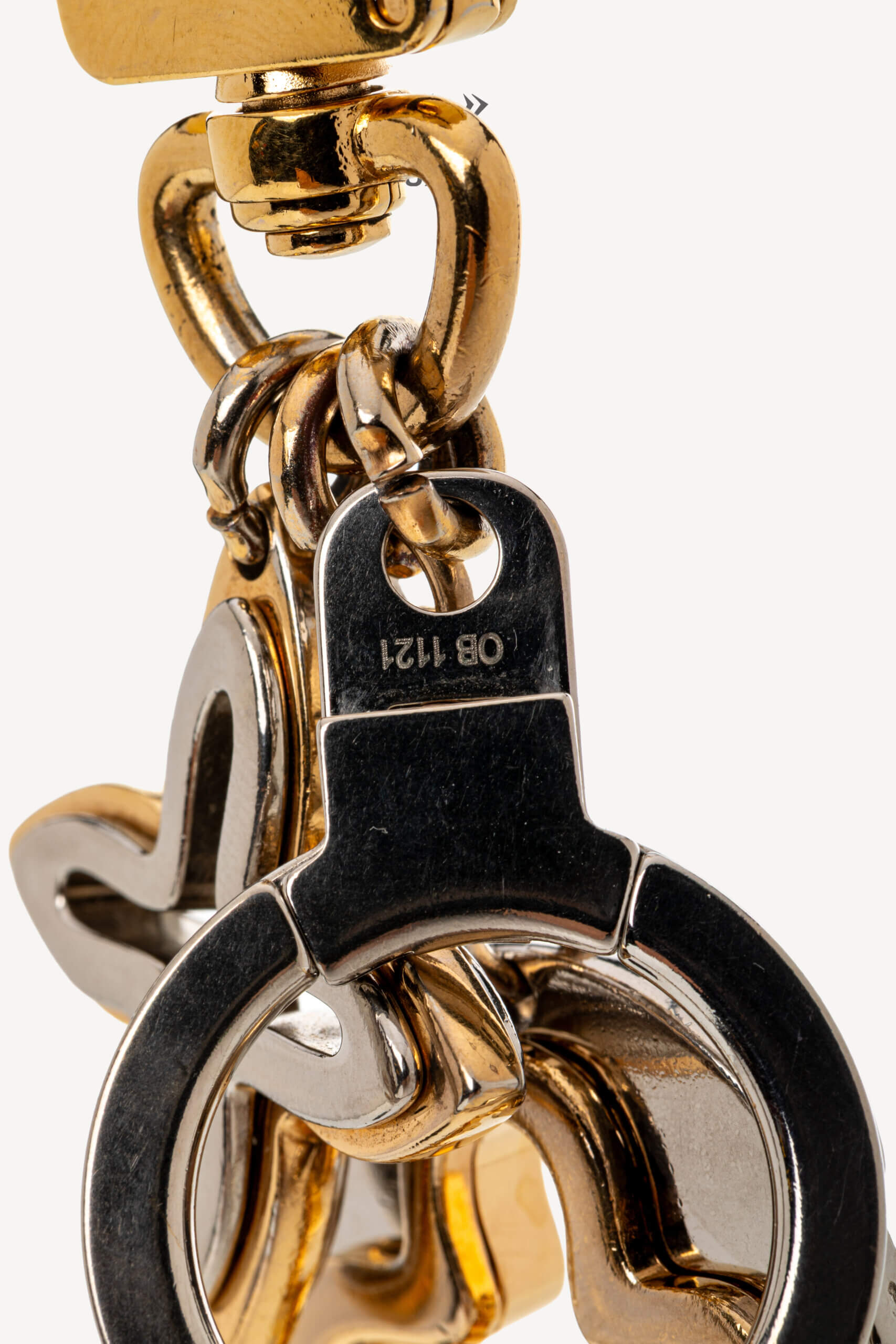 <span style="font-size: 10px;letter-spacing: .15em">HARD TO FIND</span><br> <strong>LOUIS VUITTON</strong><br> <div style="margin-top:10px;font-size:16px">Insolence Key Holder-Bag Charm</div><br> - Image 9