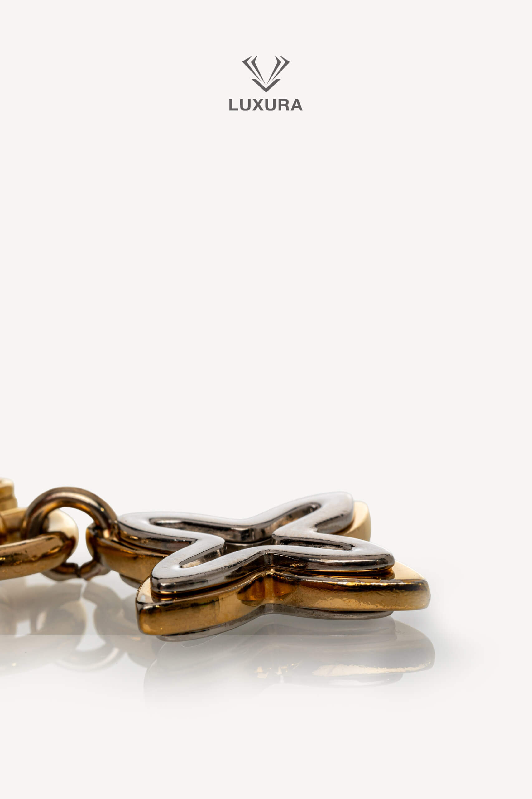 <span style="font-size: 10px;letter-spacing: .15em">HARD TO FIND</span><br> <strong>LOUIS VUITTON</strong><br> <div style="margin-top:10px;font-size:16px">Insolence Key Holder-Bag Charm</div><br> - Image 5