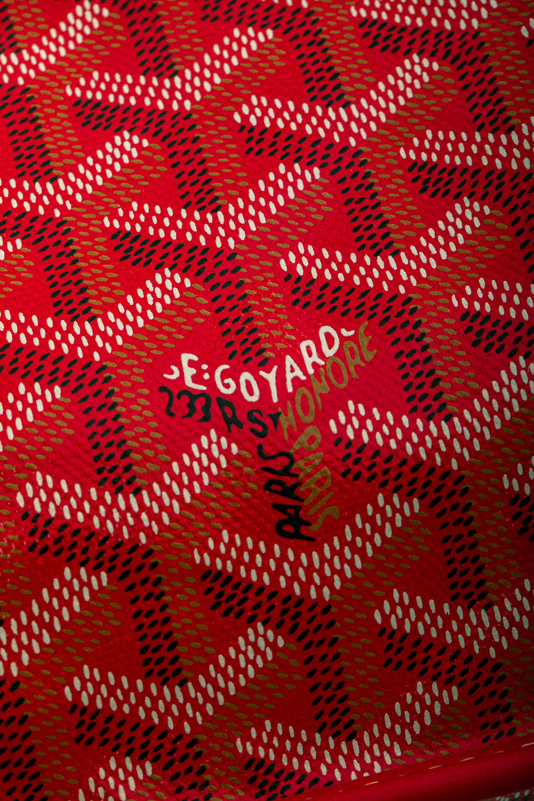 <span style="font-size: 10px;letter-spacing: .15em"></span><br> <strong>GOYARD</strong><br> <div style="margin-top:10px;font-size:16px">Goyardine Reversible Mini Anjou Red</div><br> - Image 11