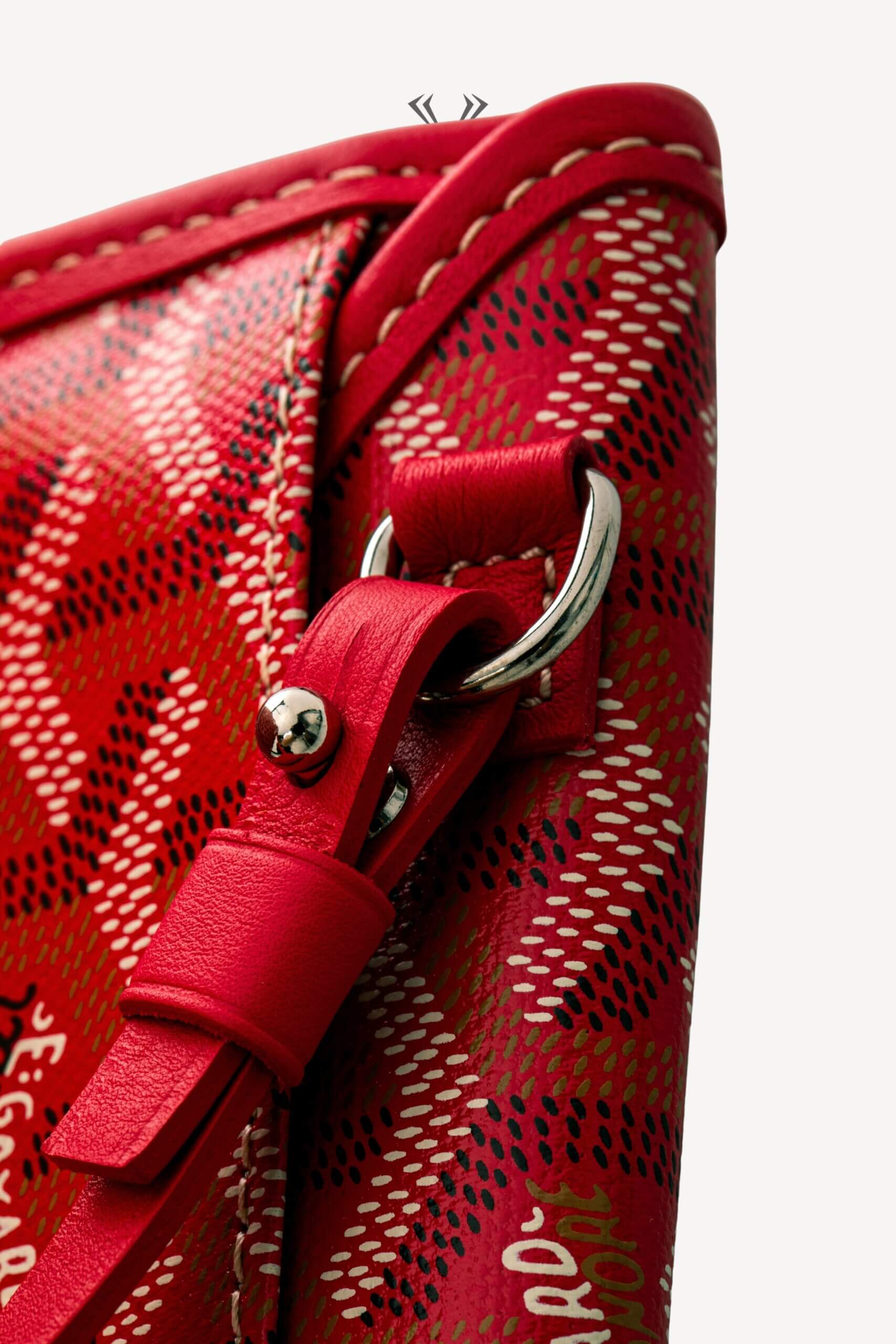 <span style="font-size: 10px;letter-spacing: .15em"></span><br> <strong>GOYARD</strong><br> <div style="margin-top:10px;font-size:16px">Goyardine Reversible Mini Anjou Red</div><br> - Image 14