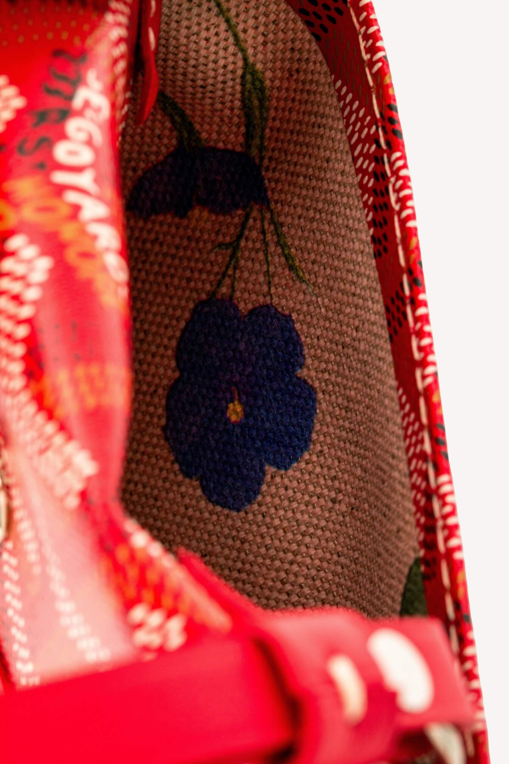 <span style="font-size: 10px;letter-spacing: .15em"></span><br> <strong>GOYARD</strong><br> <div style="margin-top:10px;font-size:16px">Goyardine Reversible Mini Anjou Red</div><br> - Image 12