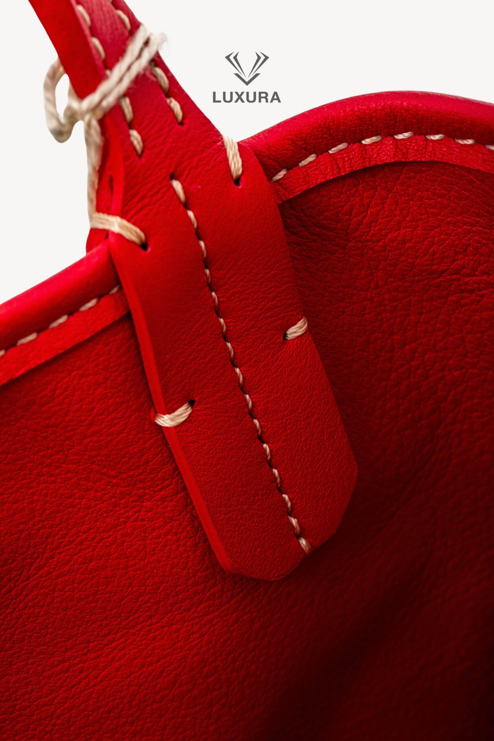 <span style="font-size: 10px;letter-spacing: .15em"></span><br> <strong>GOYARD</strong><br> <div style="margin-top:10px;font-size:16px">Goyardine Reversible Mini Anjou Red</div><br> - Image 10