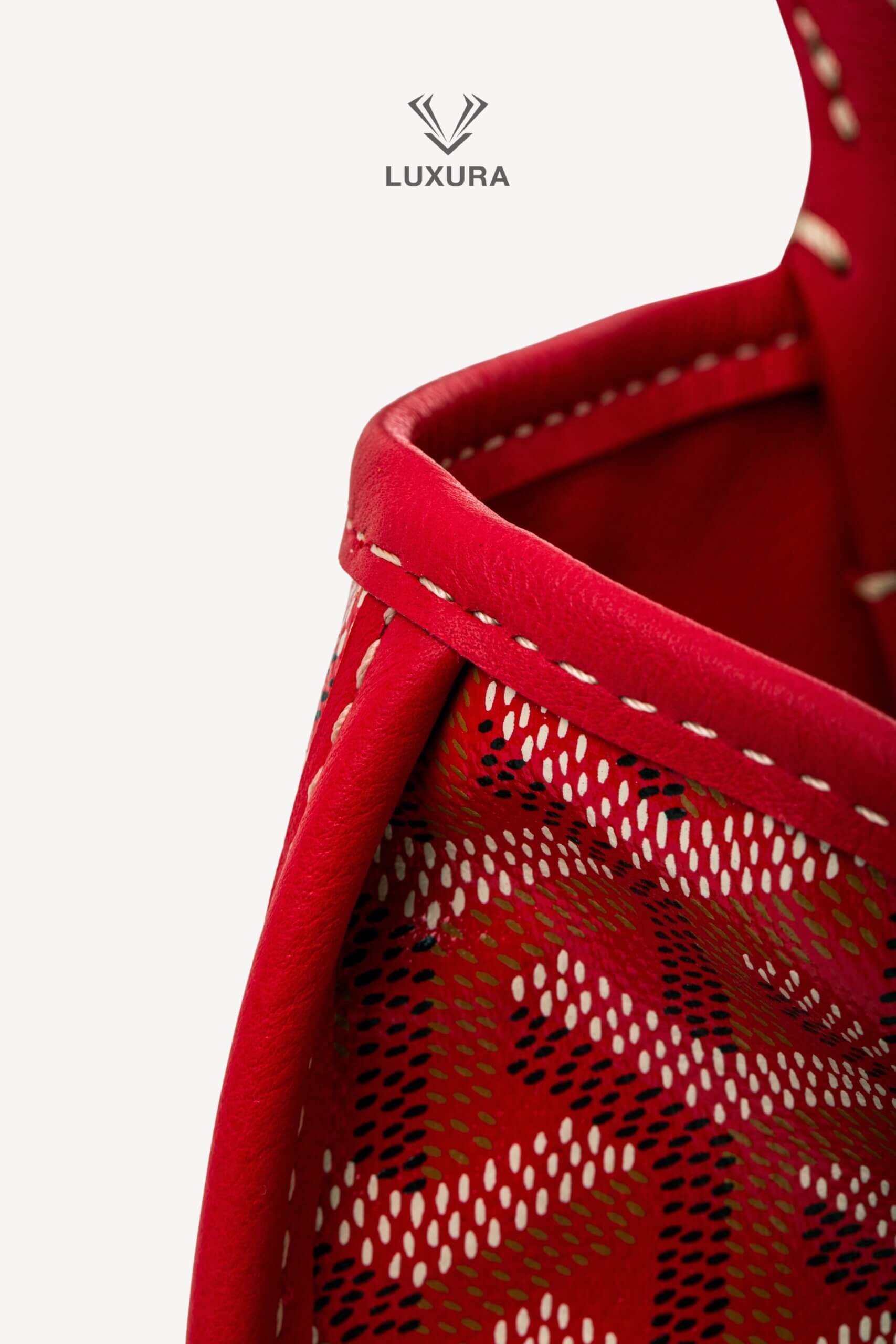 <span style="font-size: 10px;letter-spacing: .15em"></span><br> <strong>GOYARD</strong><br> <div style="margin-top:10px;font-size:16px">Goyardine Reversible Mini Anjou Red</div><br> - Image 9