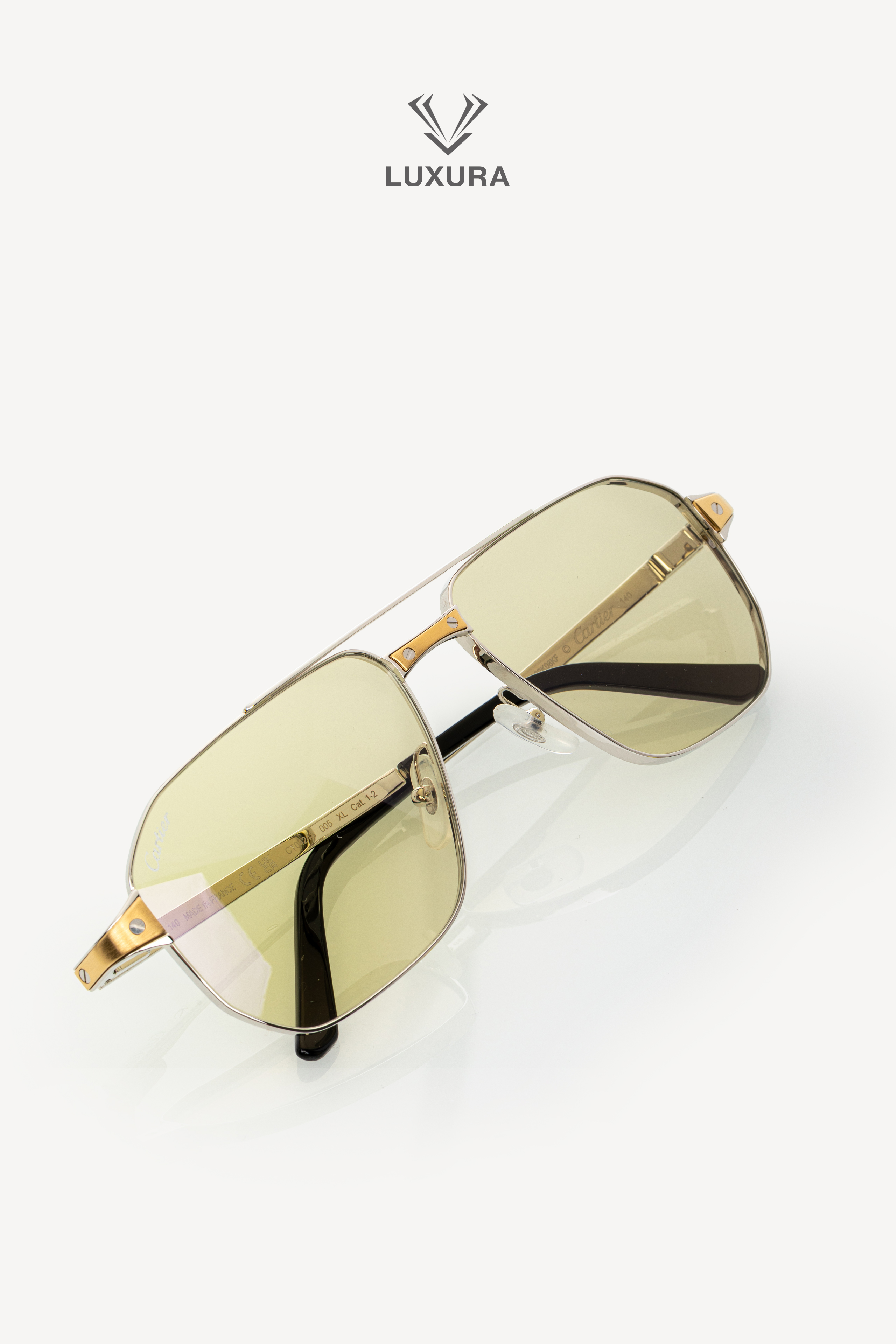 <span style="font-size: 10px; color: rgb(101, 101, 101);letter-spacing: .15em;">BEST DEAL </span><br><strong> CARTIER</strong><br><div style="margin-top:10px; font-size:16px;"> Santos de Cartier Sunglasses CT0424S 005</div><br> - Image 4