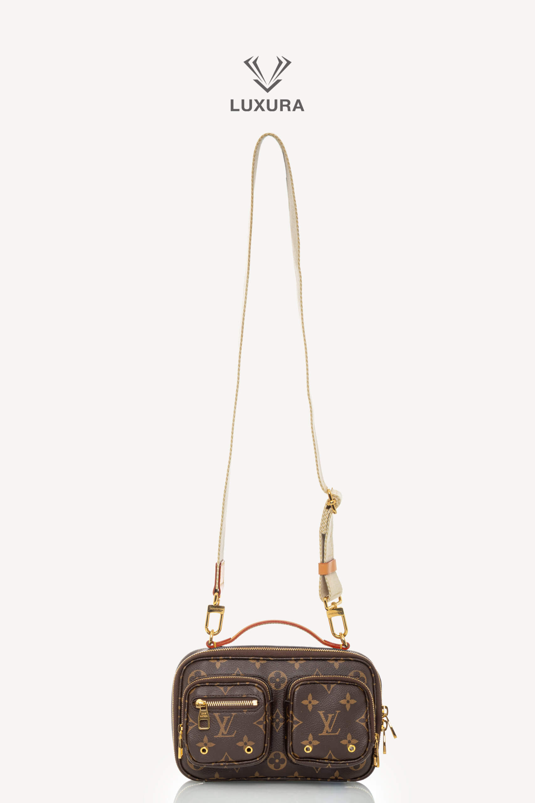 <span style="font-size: 10px;letter-spacing: .15em">HARD TO FIND</span><br> <strong>LOUIS VUITTON</strong><br> <div style="margin-top:10px;font-size:16px">Monogram Utility Crossbody</div><br> - Image 6