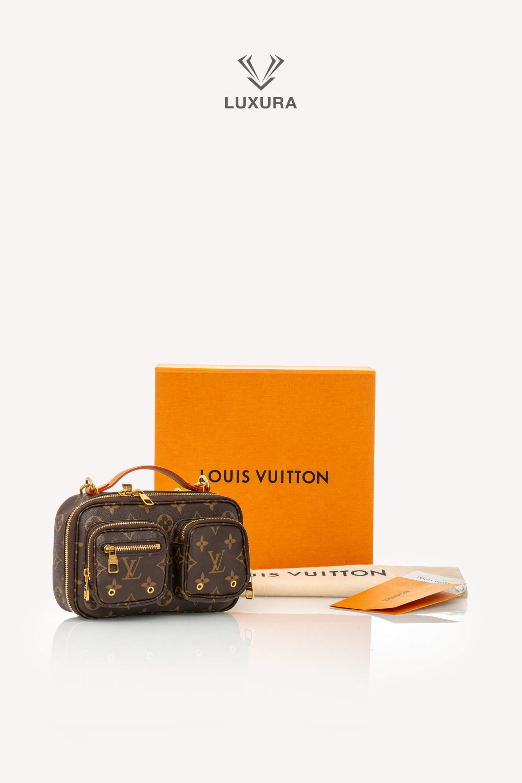 <span style="font-size: 10px;letter-spacing: .15em">HARD TO FIND</span><br> <strong>LOUIS VUITTON</strong><br> <div style="margin-top:10px;font-size:16px">Monogram Utility Crossbody</div><br> - Image 9