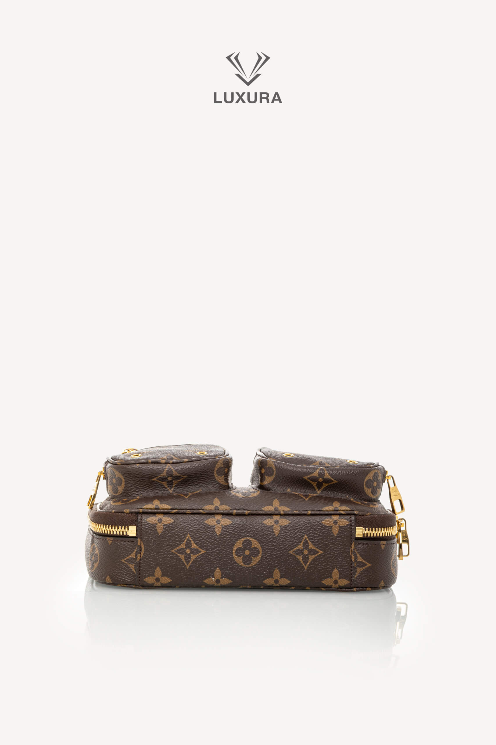<span style="font-size: 10px;letter-spacing: .15em">HARD TO FIND</span><br> <strong>LOUIS VUITTON</strong><br> <div style="margin-top:10px;font-size:16px">Monogram Utility Crossbody</div><br> - Image 20