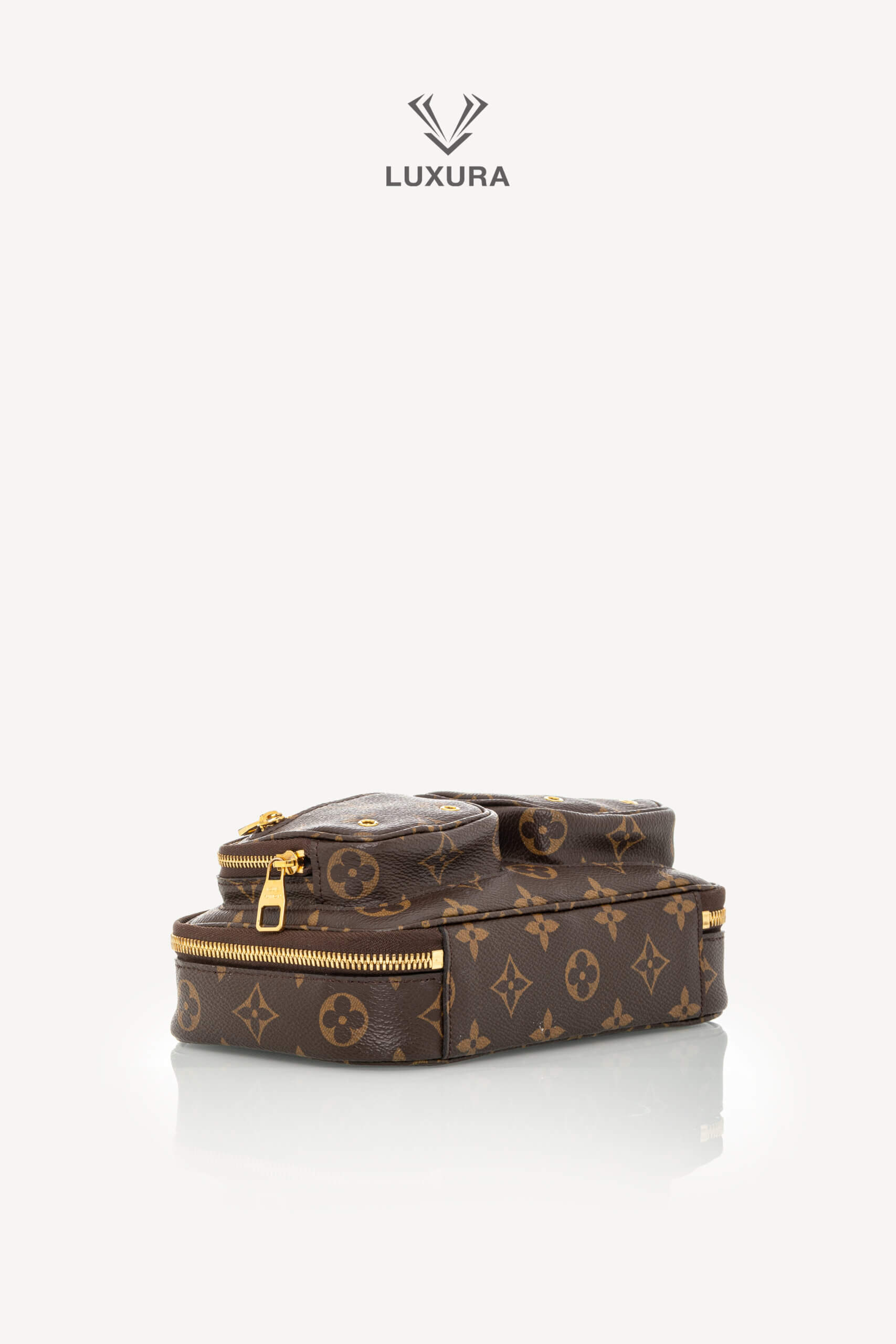 <span style="font-size: 10px;letter-spacing: .15em">HARD TO FIND</span><br> <strong>LOUIS VUITTON</strong><br> <div style="margin-top:10px;font-size:16px">Monogram Utility Crossbody</div><br> - Image 19