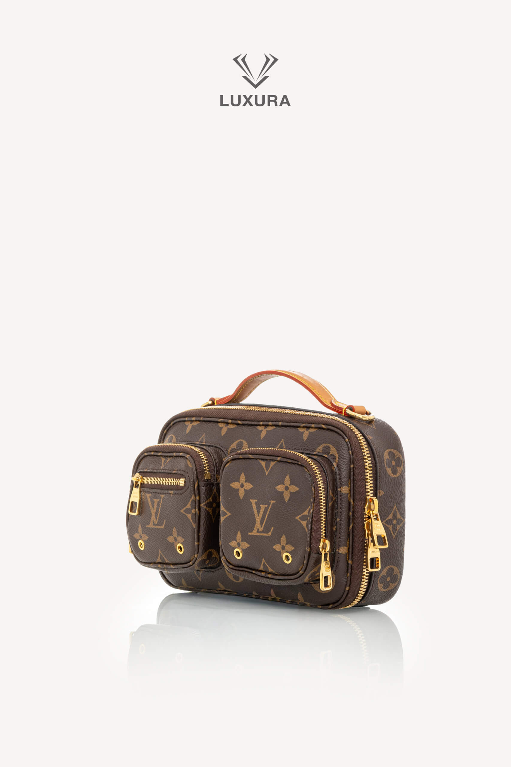 <span style="font-size: 10px;letter-spacing: .15em">HARD TO FIND</span><br> <strong>LOUIS VUITTON</strong><br> <div style="margin-top:10px;font-size:16px">Monogram Utility Crossbody</div><br> - Image 8
