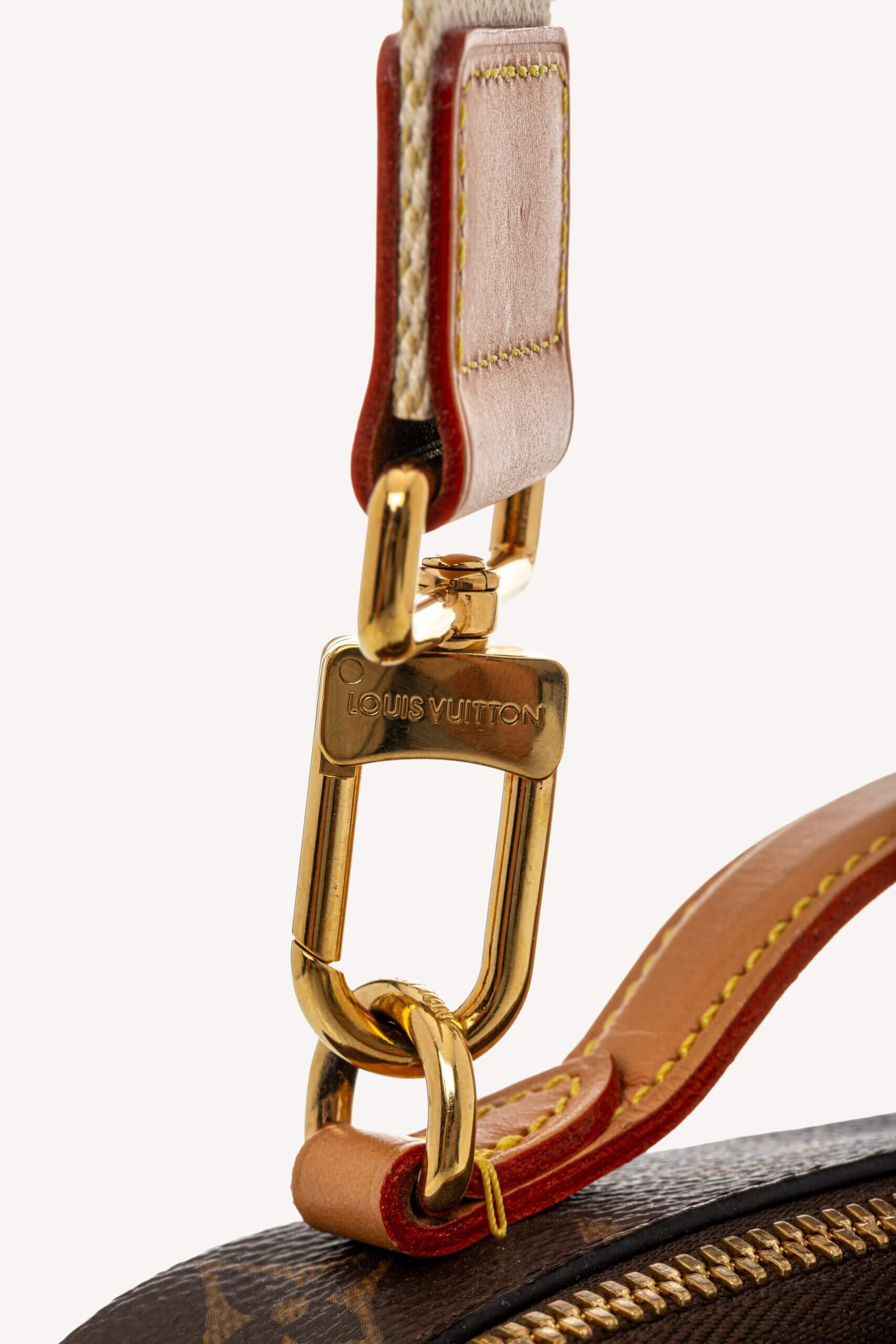 <span style="font-size: 10px;letter-spacing: .15em">HARD TO FIND</span><br> <strong>LOUIS VUITTON</strong><br> <div style="margin-top:10px;font-size:16px">Monogram Utility Crossbody</div><br> - Image 18