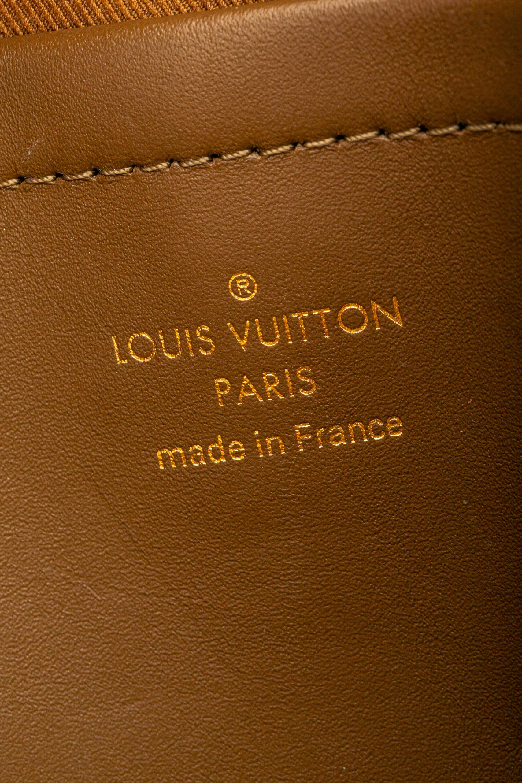 <span style="font-size: 10px;letter-spacing: .15em">HARD TO FIND</span><br> <strong>LOUIS VUITTON</strong><br> <div style="margin-top:10px;font-size:16px">Monogram Utility Crossbody</div><br> - Image 17