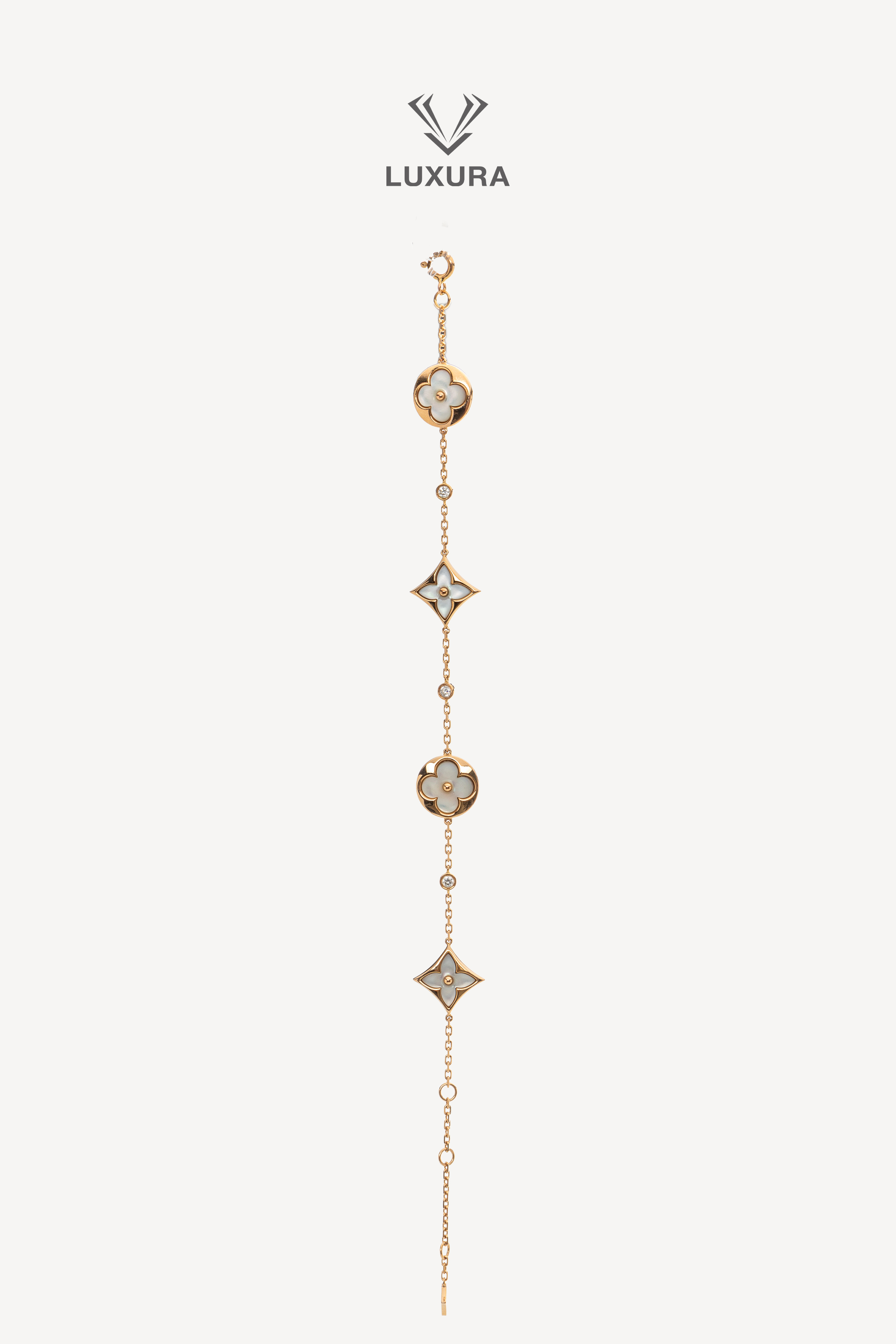 <span style="font-size: 10px; color: rgb(101, 101, 101);letter-spacing: .15em;">BEST DEAL</span><br><strong> LOUIS VUITTON </strong><br><div style="margin-top:10px; font-size:16px;">Color Blossom BB Multi-Motif Bracelet Yellow Gold Mother Of Pearl And Diamonds </div><br> - Image 2