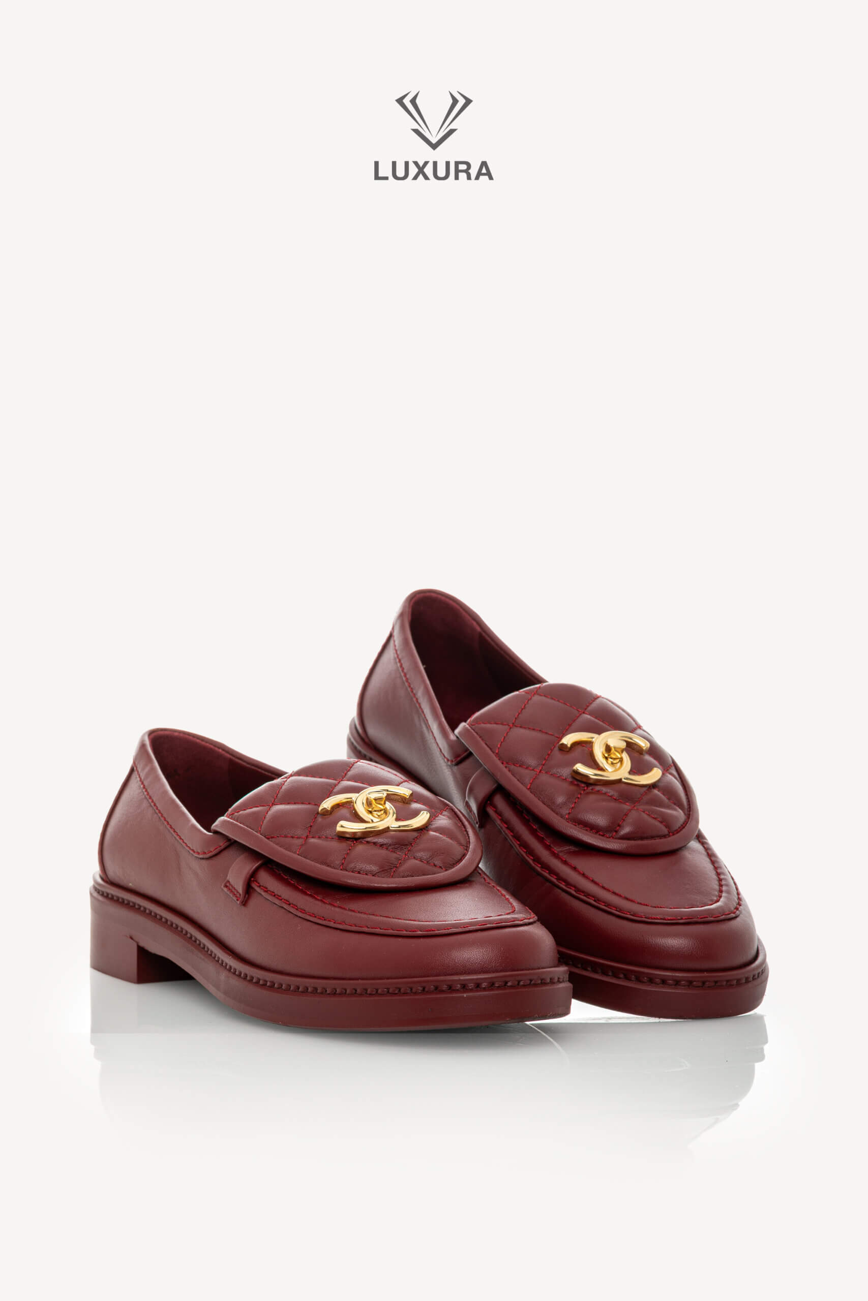 <span style="font-size: 10px;letter-spacing: .15em">HARD TO FIND</span><br> <strong>CHANEL</strong><br> <div style="margin-top:10px;font-size:16px">Crumpled Lambskin Quilted CC Turnlock Moccasins Burgundy 37C</div><br> - Image 4