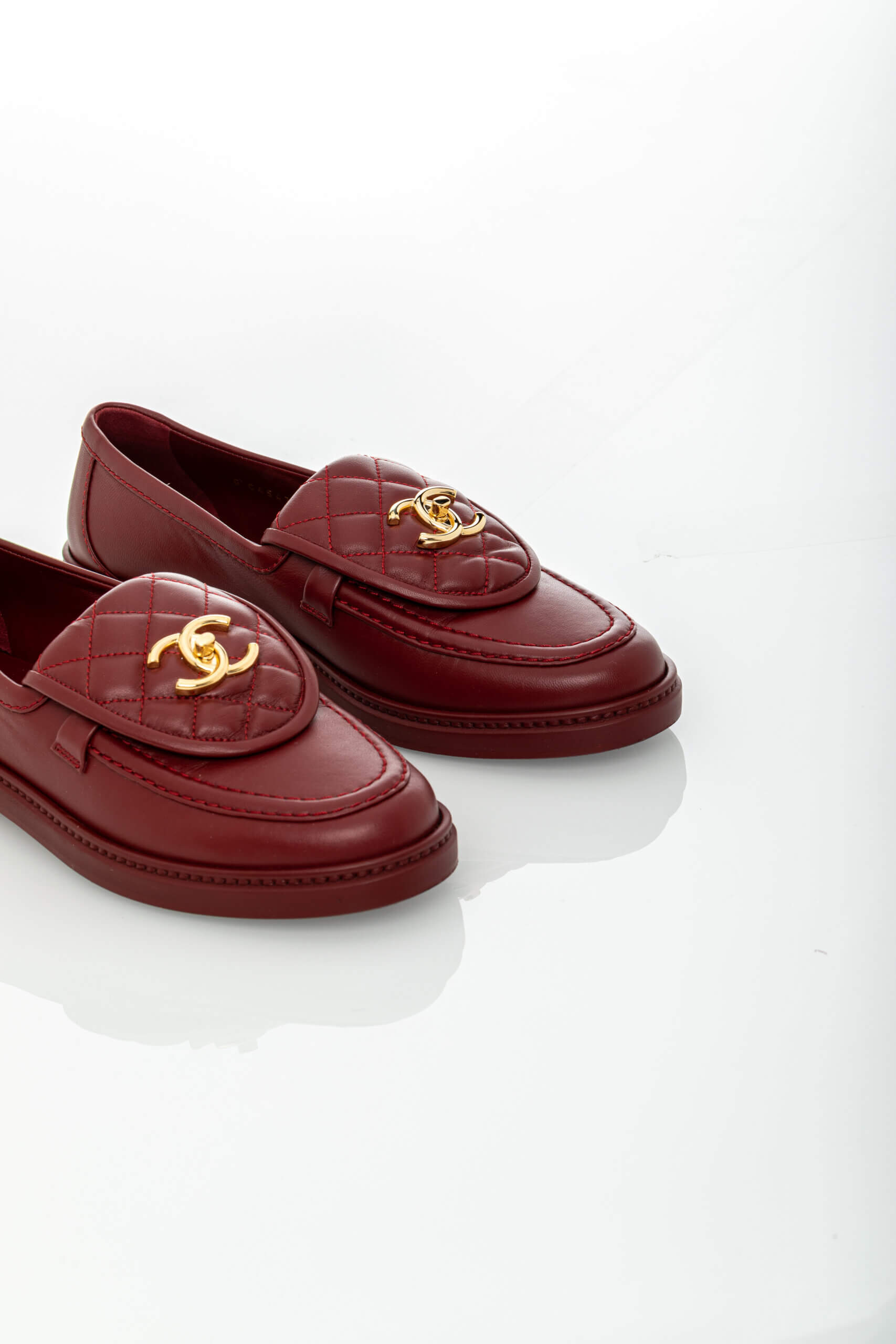 <span style="font-size: 10px;letter-spacing: .15em">HARD TO FIND</span><br> <strong>CHANEL</strong><br> <div style="margin-top:10px;font-size:16px">Crumpled Lambskin Quilted CC Turnlock Moccasins Burgundy 37C</div><br> - Image 5