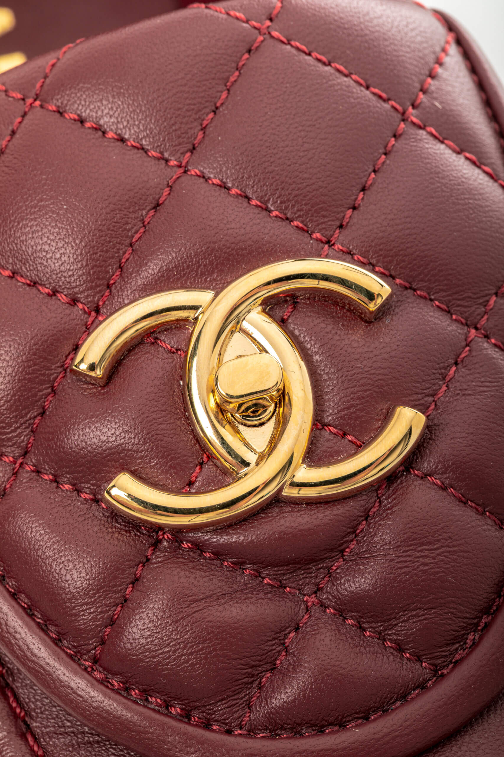 <span style="font-size: 10px;letter-spacing: .15em">HARD TO FIND</span><br> <strong>CHANEL</strong><br> <div style="margin-top:10px;font-size:16px">Crumpled Lambskin Quilted CC Turnlock Moccasins Burgundy 37C</div><br> - Image 13