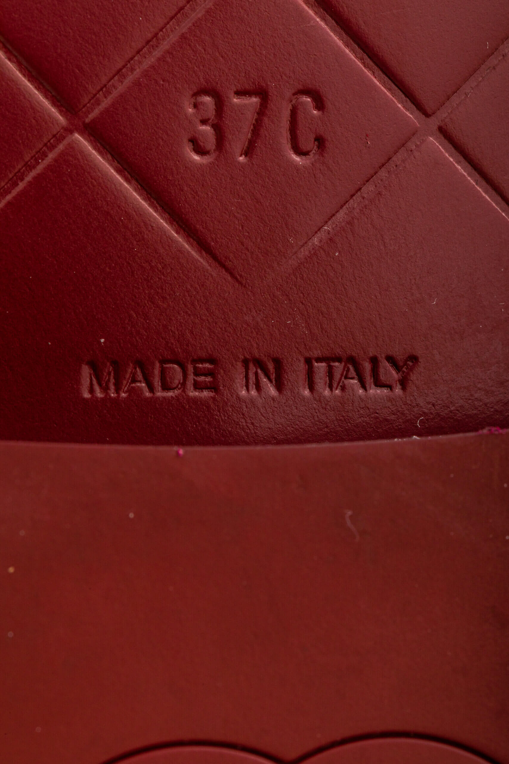 <span style="font-size: 10px;letter-spacing: .15em">HARD TO FIND</span><br> <strong>CHANEL</strong><br> <div style="margin-top:10px;font-size:16px">Crumpled Lambskin Quilted CC Turnlock Moccasins Burgundy 37C</div><br> - Image 19