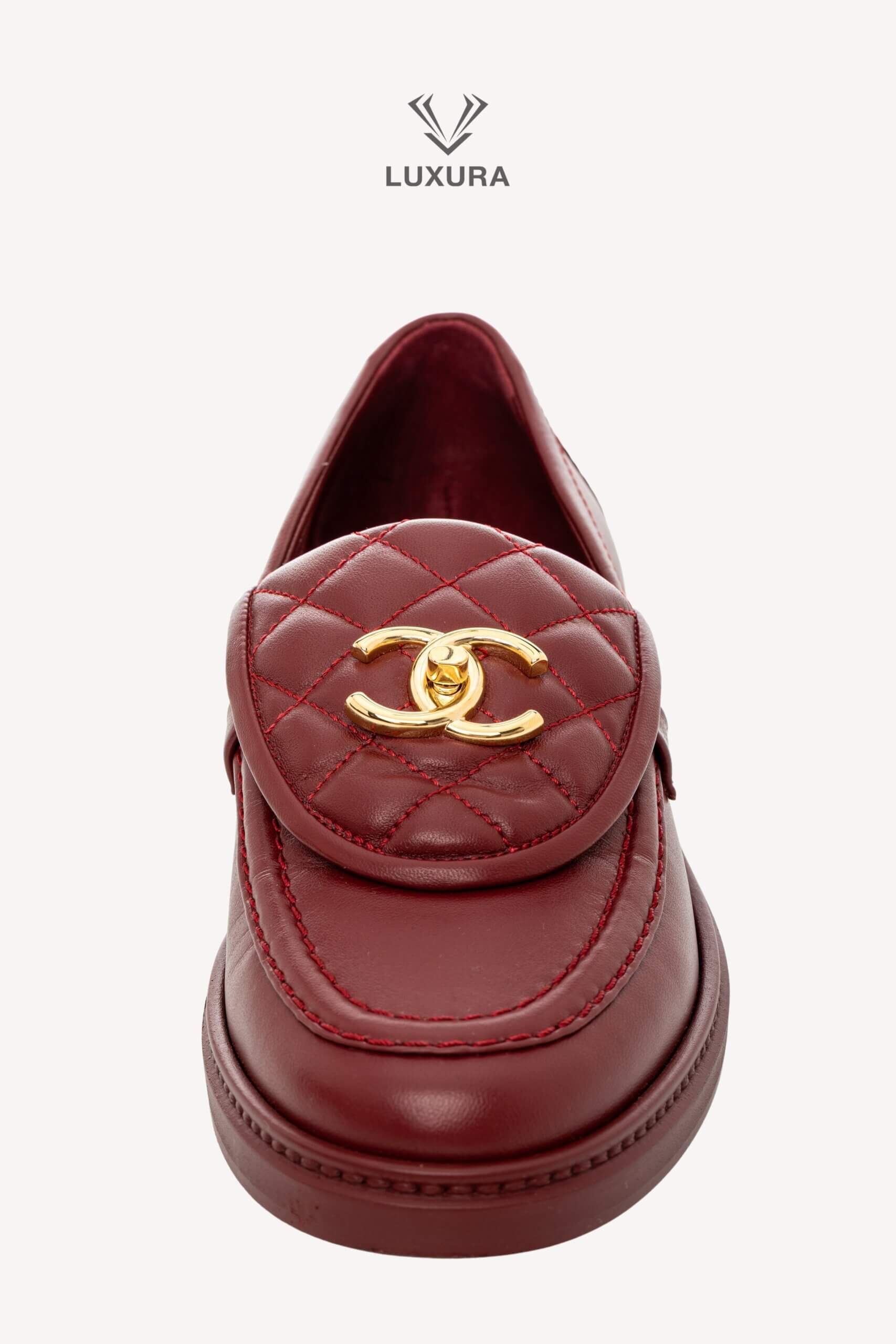 <span style="font-size: 10px;letter-spacing: .15em">HARD TO FIND</span><br> <strong>CHANEL</strong><br> <div style="margin-top:10px;font-size:16px">Crumpled Lambskin Quilted CC Turnlock Moccasins Burgundy 37C</div><br> - Image 9