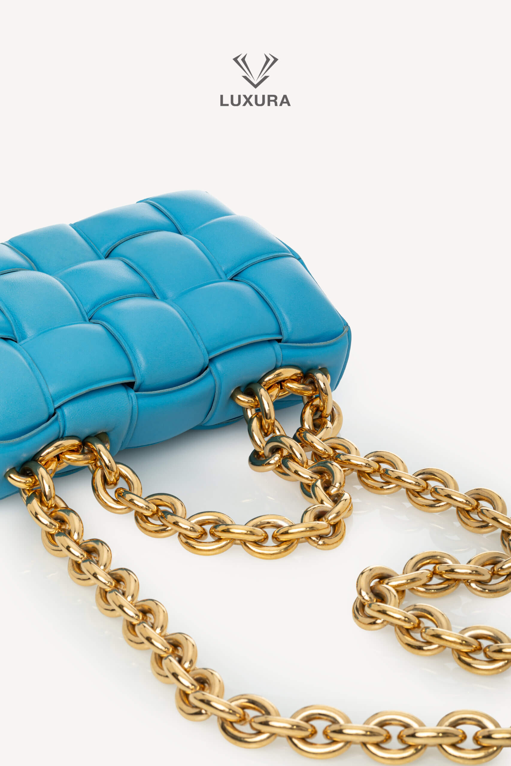<span style="font-size: 10px;letter-spacing: .15em">BEST DEAL</span><br> <strong>BOTTEGA VENETA</strong><br> <div style="margin-top:10px;font-size:16px">Chain Cassette Bag Blue</div><br> - Image 7