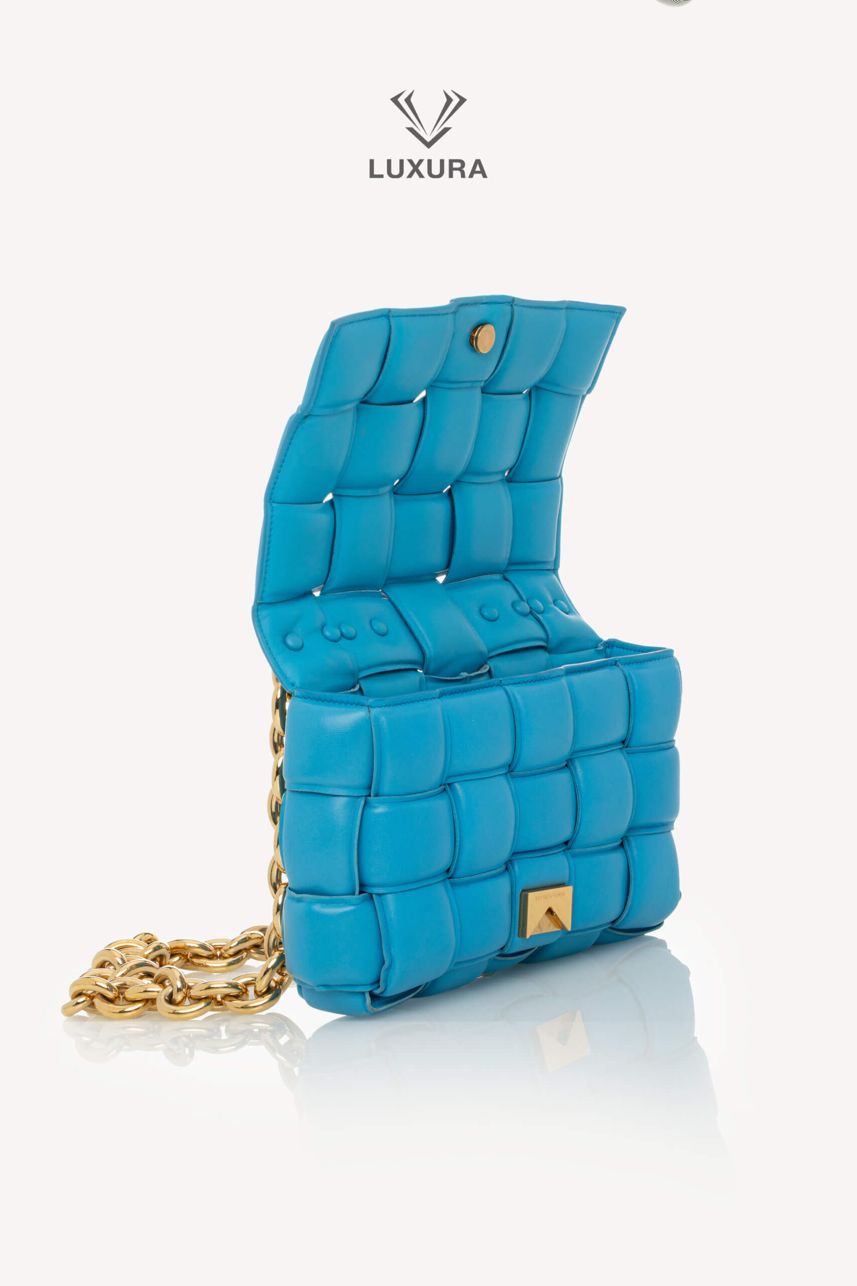 <span style="font-size: 10px;letter-spacing: .15em">BEST DEAL</span><br> <strong>BOTTEGA VENETA</strong><br> <div style="margin-top:10px;font-size:16px">Chain Cassette Bag Blue</div><br> - Image 13