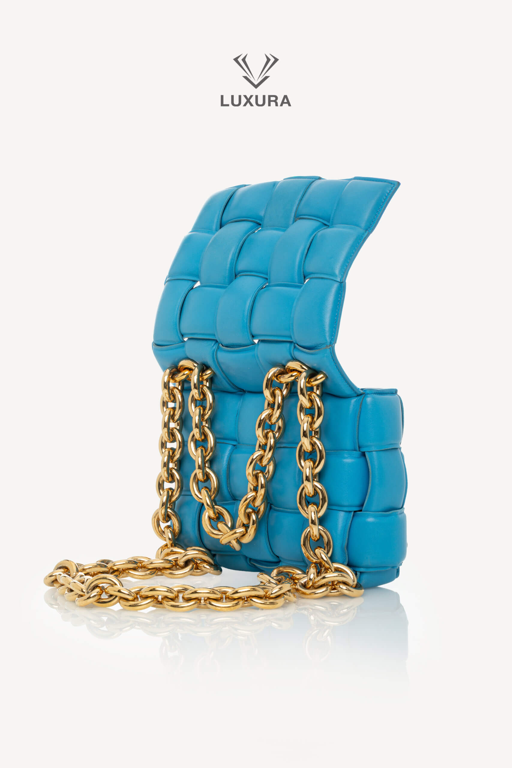 <span style="font-size: 10px;letter-spacing: .15em">BEST DEAL</span><br> <strong>BOTTEGA VENETA</strong><br> <div style="margin-top:10px;font-size:16px">Chain Cassette Bag Blue</div><br> - Image 12