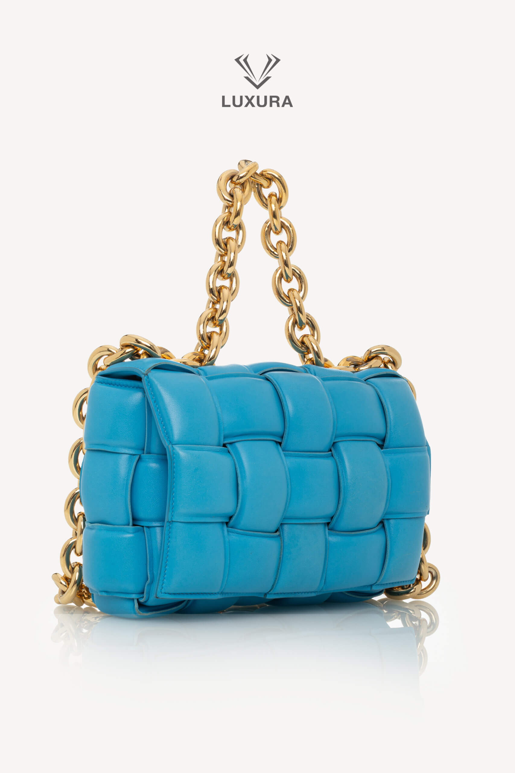 <span style="font-size: 10px;letter-spacing: .15em">BEST DEAL</span><br> <strong>BOTTEGA VENETA</strong><br> <div style="margin-top:10px;font-size:16px">Chain Cassette Bag Blue</div><br> - Image 6