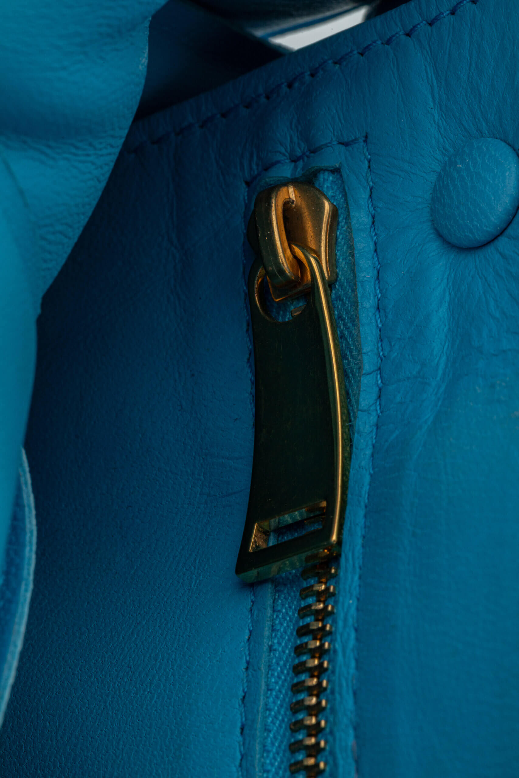 <span style="font-size: 10px;letter-spacing: .15em">BEST DEAL</span><br> <strong>BOTTEGA VENETA</strong><br> <div style="margin-top:10px;font-size:16px">Chain Cassette Bag Blue</div><br> - Image 16