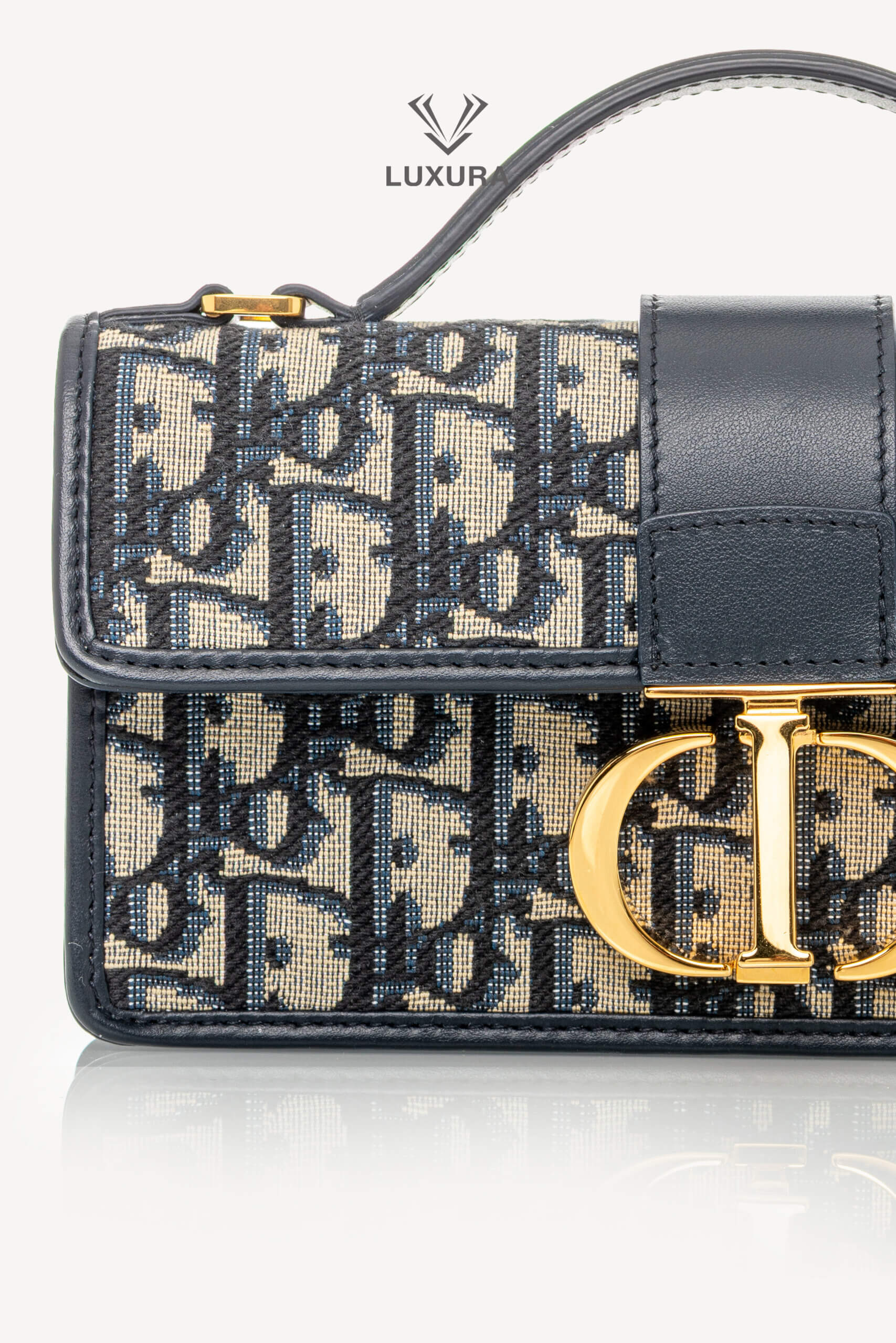 <span style="font-size: 10px;letter-spacing: .15em">HARD TO FIND</span><br>            <strong>CHRISTIAN DIOR</strong><br>            <div style="margin-top:10px;font-size:16px">Miss Montaigne Mini Bag Blue Dior Oblique Jacquard</div><br> - Image 19