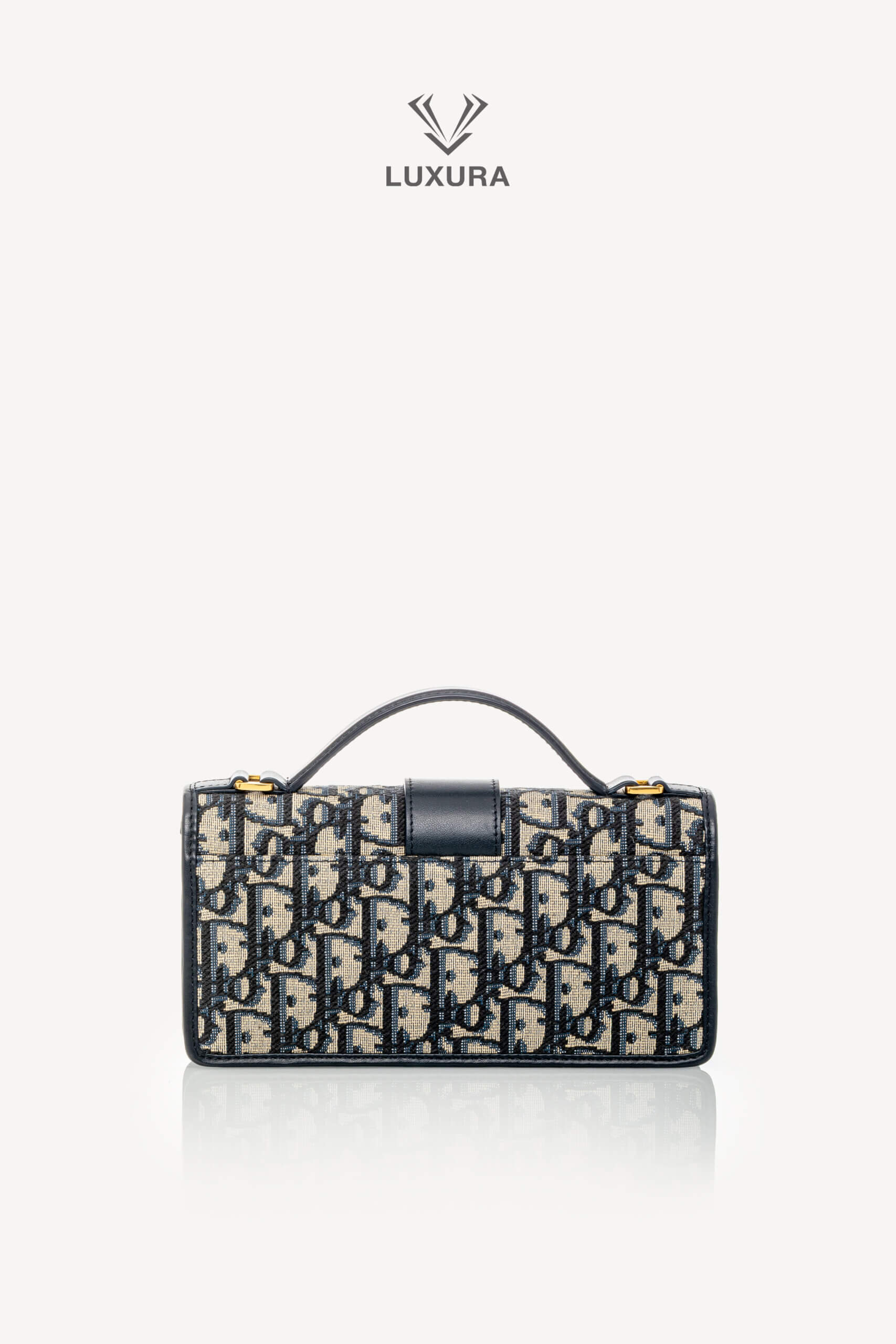 <span style="font-size: 10px;letter-spacing: .15em">HARD TO FIND</span><br>            <strong>CHRISTIAN DIOR</strong><br>            <div style="margin-top:10px;font-size:16px">Miss Montaigne Mini Bag Blue Dior Oblique Jacquard</div><br> - Image 17