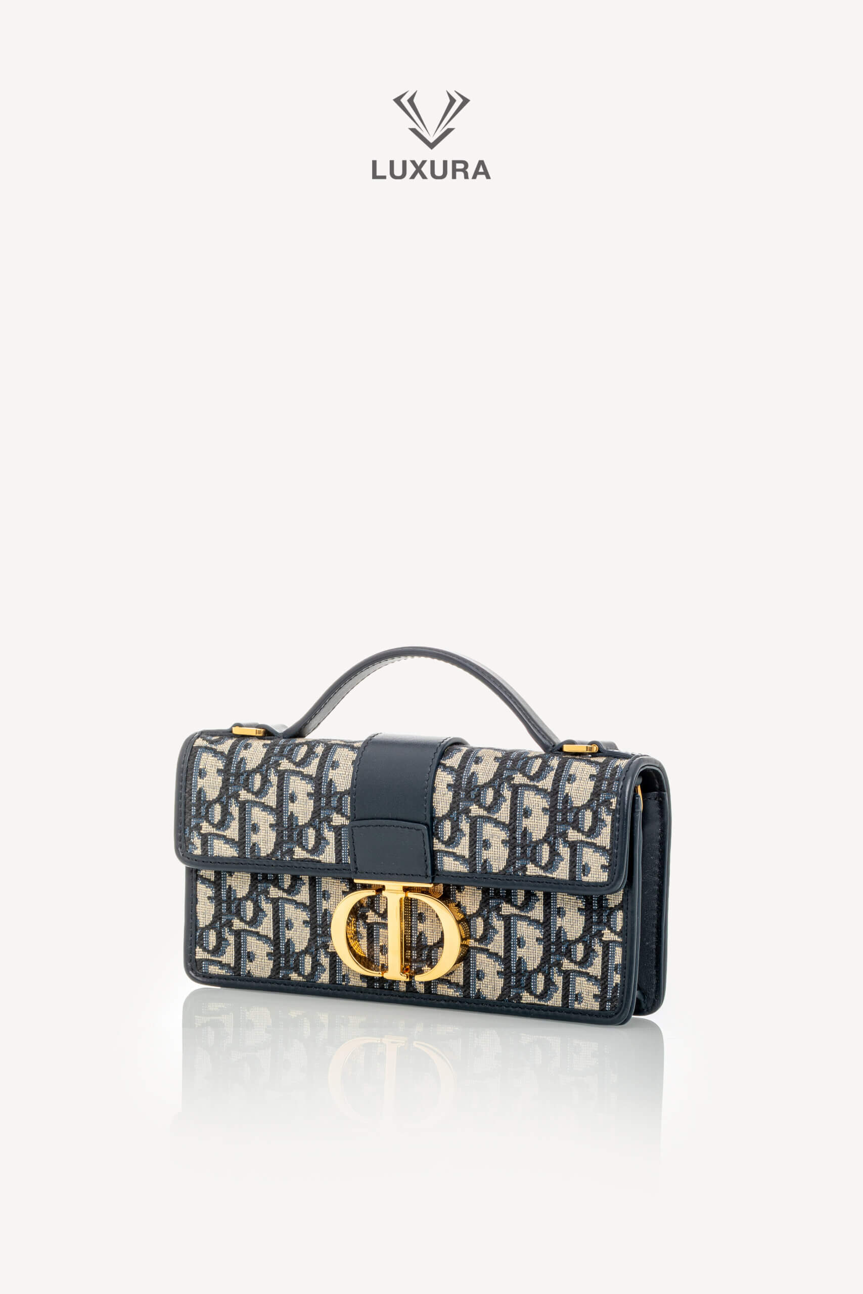<span style="font-size: 10px;letter-spacing: .15em">HARD TO FIND</span><br>            <strong>CHRISTIAN DIOR</strong><br>            <div style="margin-top:10px;font-size:16px">Miss Montaigne Mini Bag Blue Dior Oblique Jacquard</div><br> - Image 18