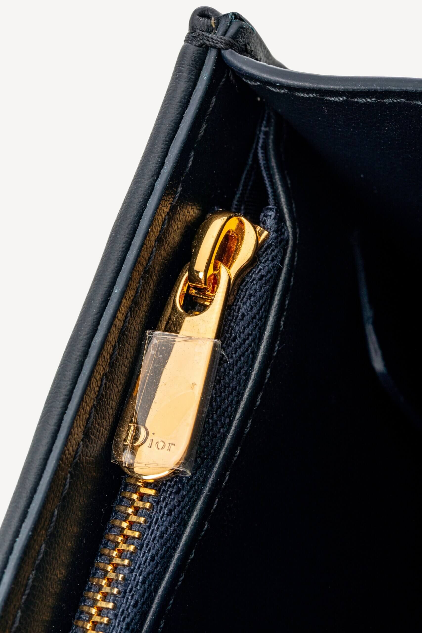 <span style="font-size: 10px;letter-spacing: .15em">HARD TO FIND</span><br>            <strong>CHRISTIAN DIOR</strong><br>            <div style="margin-top:10px;font-size:16px">Miss Montaigne Mini Bag Blue Dior Oblique Jacquard</div><br> - Image 27