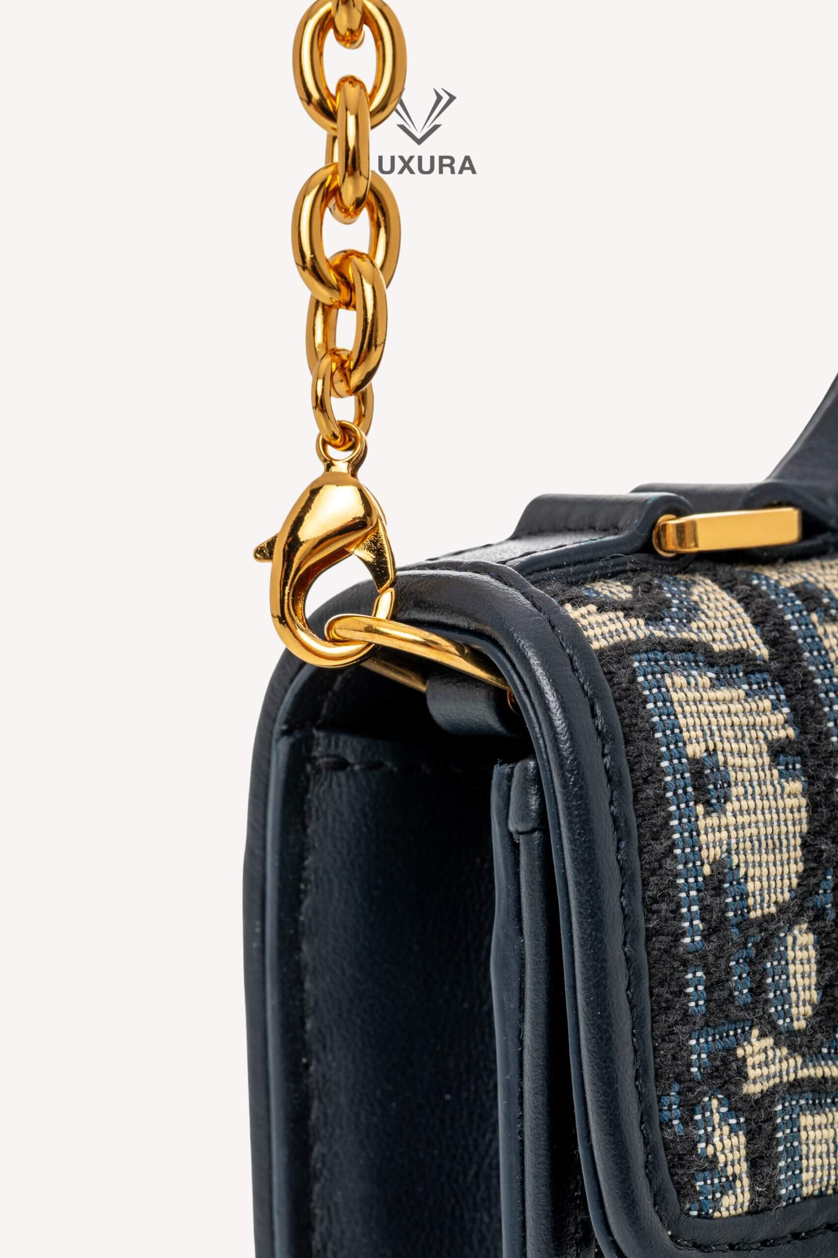 <span style="font-size: 10px;letter-spacing: .15em">HARD TO FIND</span><br>            <strong>CHRISTIAN DIOR</strong><br>            <div style="margin-top:10px;font-size:16px">Miss Montaigne Mini Bag Blue Dior Oblique Jacquard</div><br> - Image 24