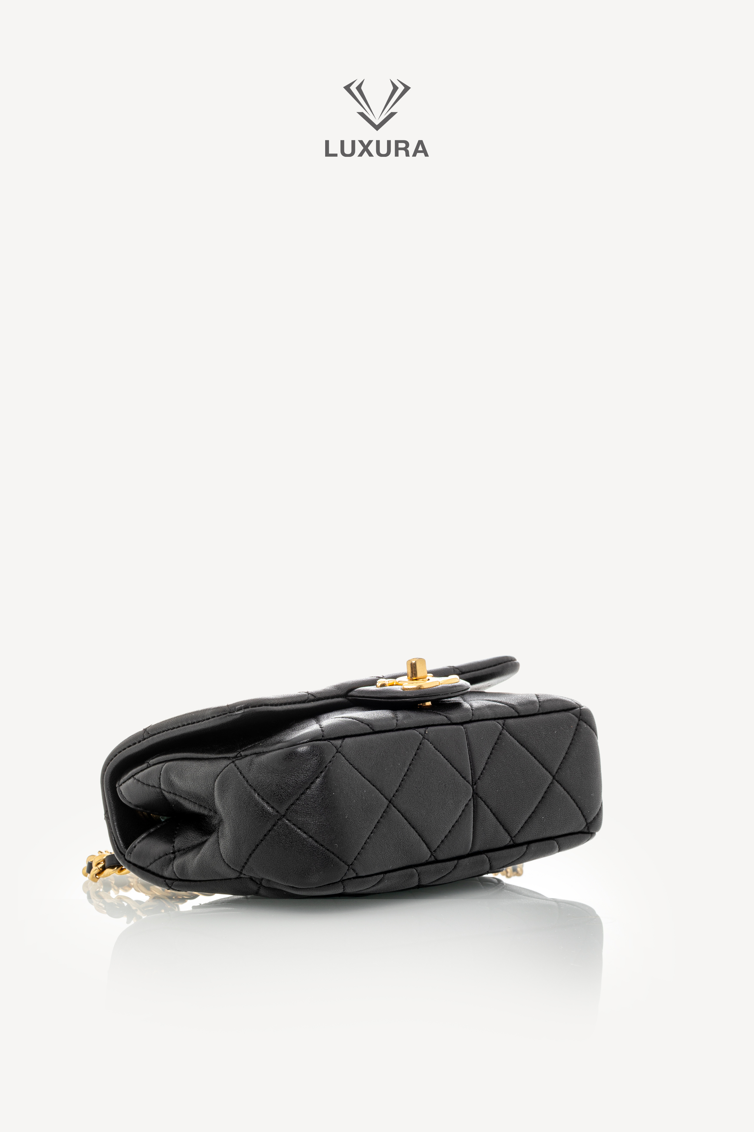 <span style="font-size: 10px;letter-spacing: .15em">HARD TO FIND</span><br>            <strong>CHANEL</strong><br>            <div style="margin-top:10px;font-size:16px">Mini Quilted Lambskin Round Top Handle Flap Bag Black</div><br> - Image 31