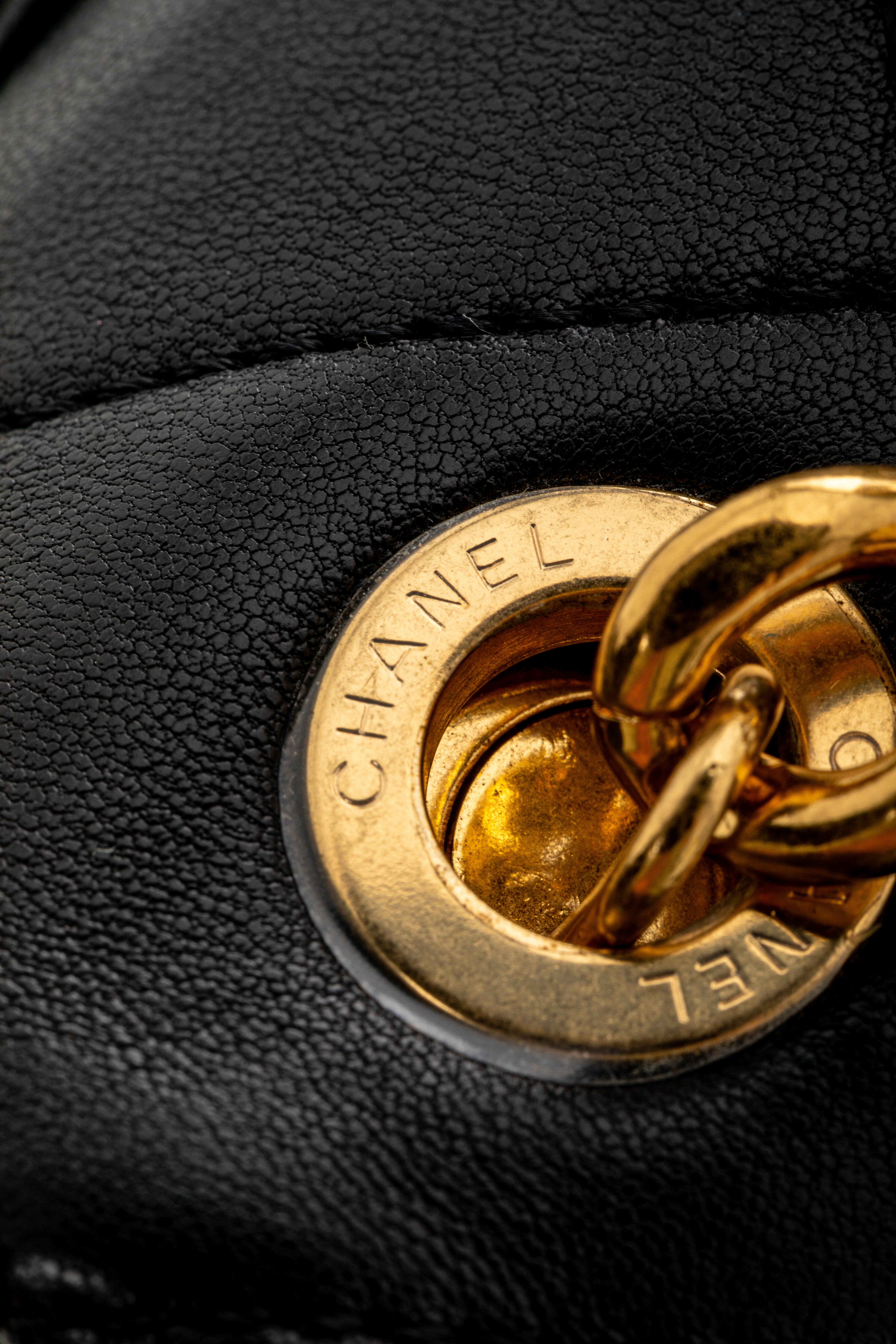 <span style="font-size: 10px;letter-spacing: .15em">HARD TO FIND</span><br>            <strong>CHANEL</strong><br>            <div style="margin-top:10px;font-size:16px">Mini Quilted Lambskin Round Top Handle Flap Bag Black</div><br> - Image 18