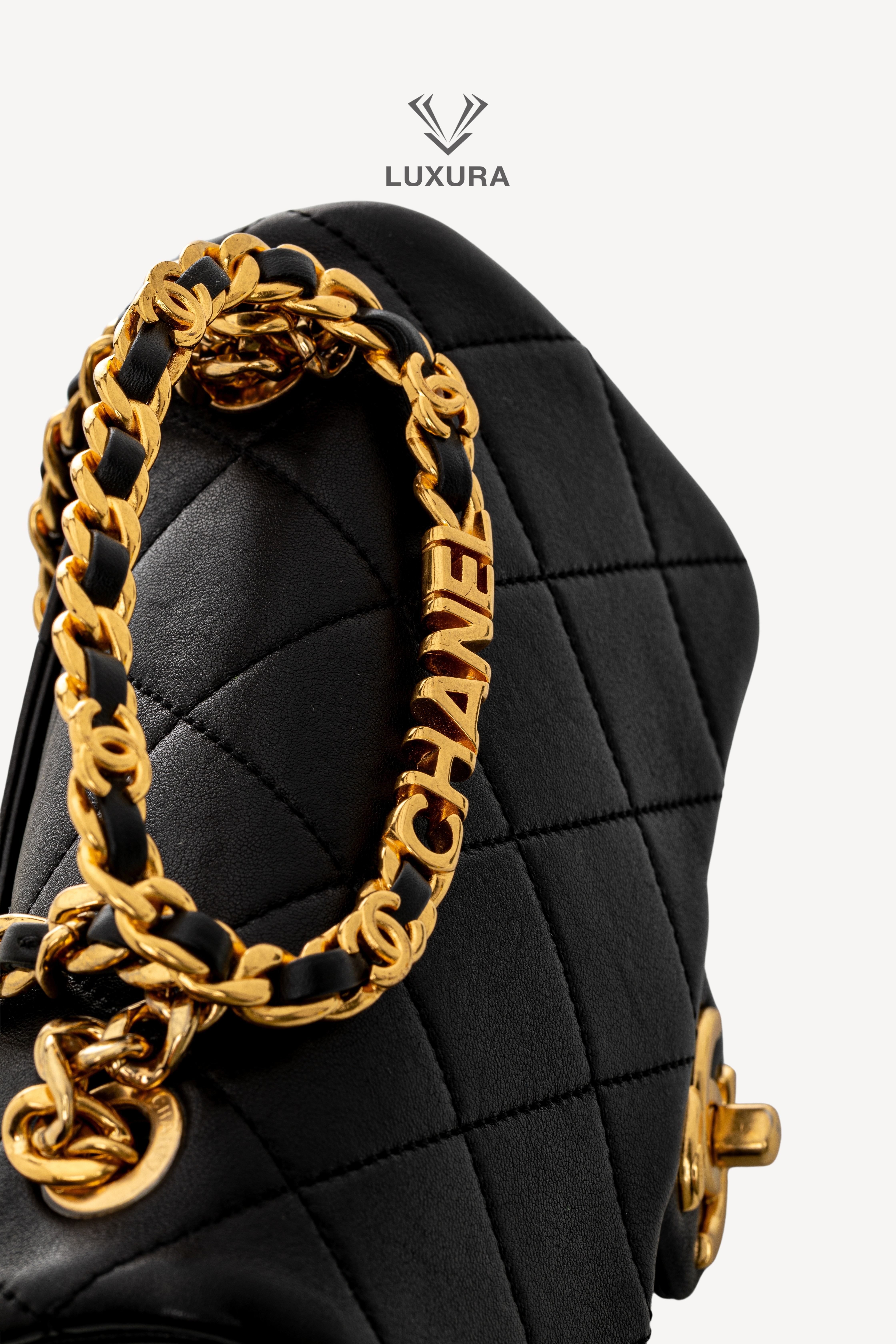 <span style="font-size: 10px;letter-spacing: .15em">HARD TO FIND</span><br>            <strong>CHANEL</strong><br>            <div style="margin-top:10px;font-size:16px">Mini Quilted Lambskin Round Top Handle Flap Bag Black</div><br> - Image 14
