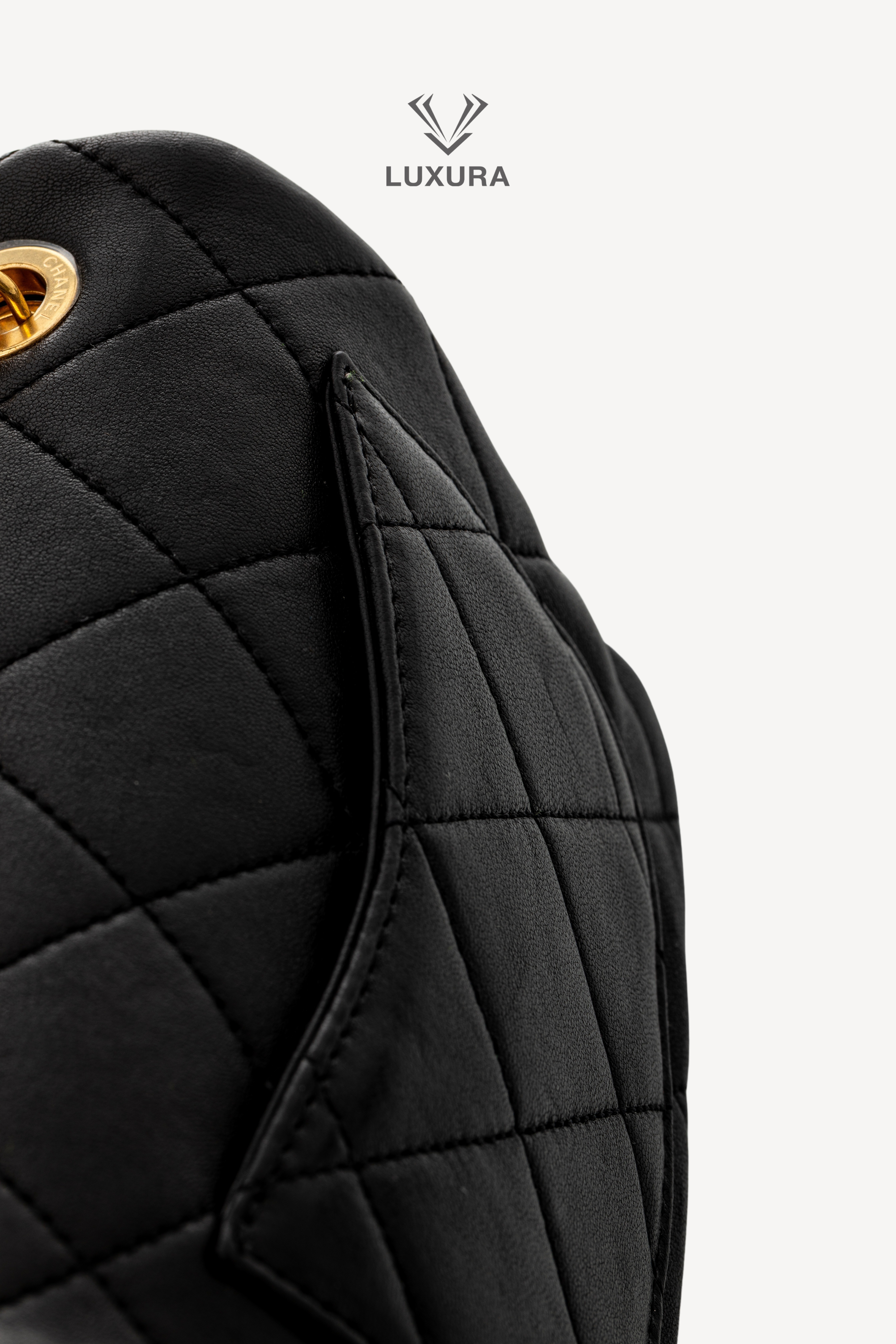 <span style="font-size: 10px;letter-spacing: .15em">HARD TO FIND</span><br>            <strong>CHANEL</strong><br>            <div style="margin-top:10px;font-size:16px">Mini Quilted Lambskin Round Top Handle Flap Bag Black</div><br> - Image 21