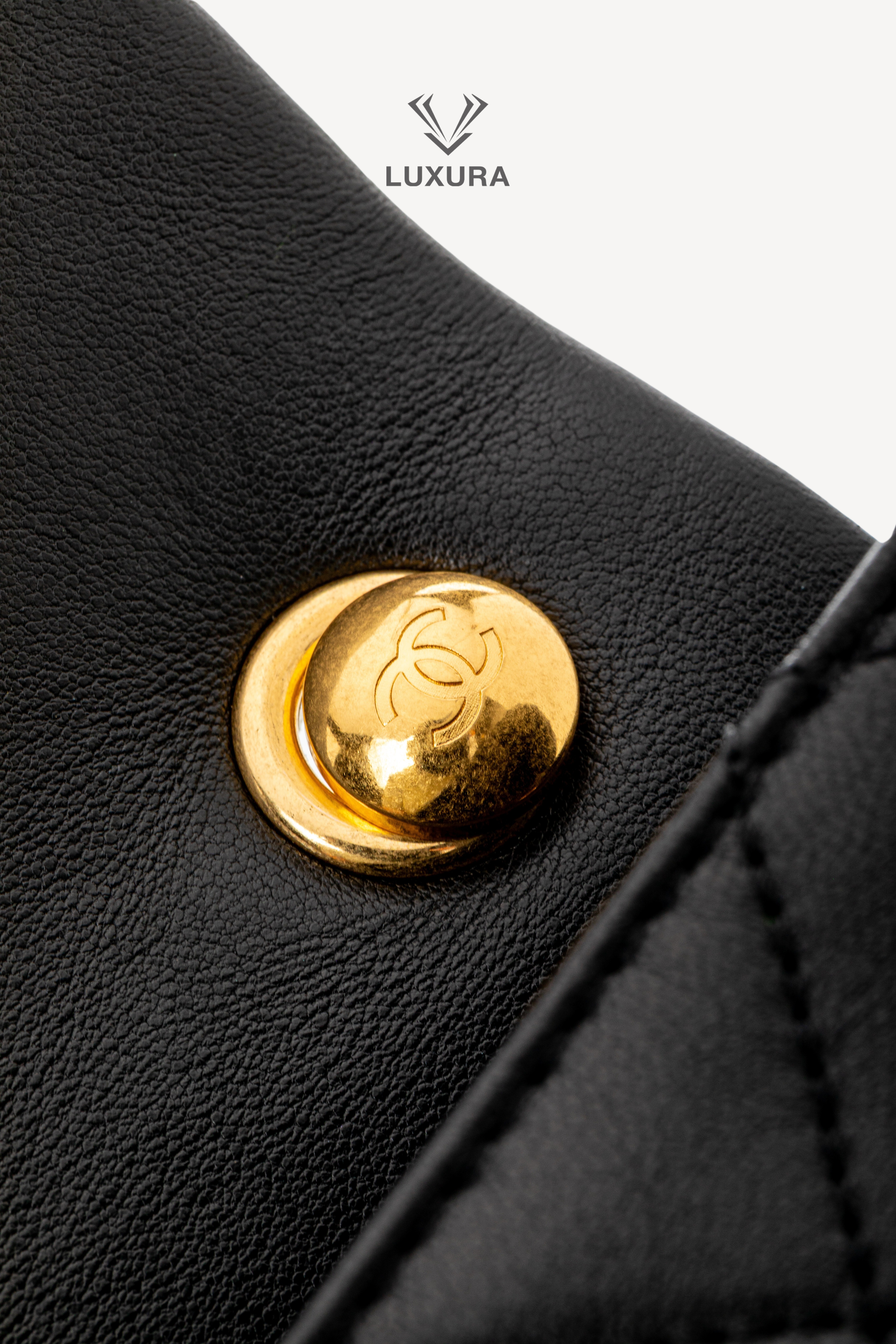 <span style="font-size: 10px;letter-spacing: .15em">HARD TO FIND</span><br>            <strong>CHANEL</strong><br>            <div style="margin-top:10px;font-size:16px">Mini Quilted Lambskin Round Top Handle Flap Bag Black</div><br> - Image 24