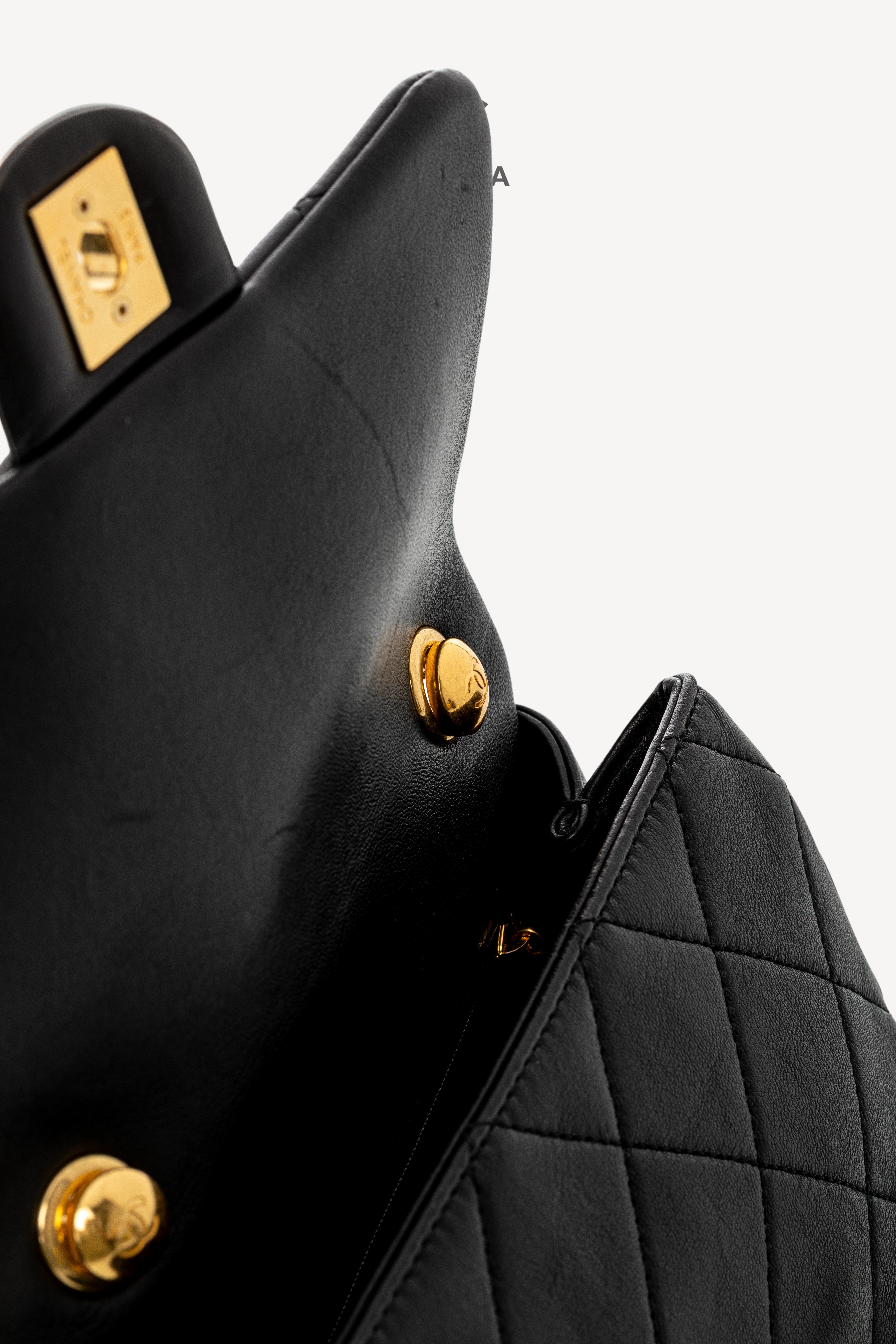 <span style="font-size: 10px;letter-spacing: .15em">HARD TO FIND</span><br>            <strong>CHANEL</strong><br>            <div style="margin-top:10px;font-size:16px">Mini Quilted Lambskin Round Top Handle Flap Bag Black</div><br> - Image 26