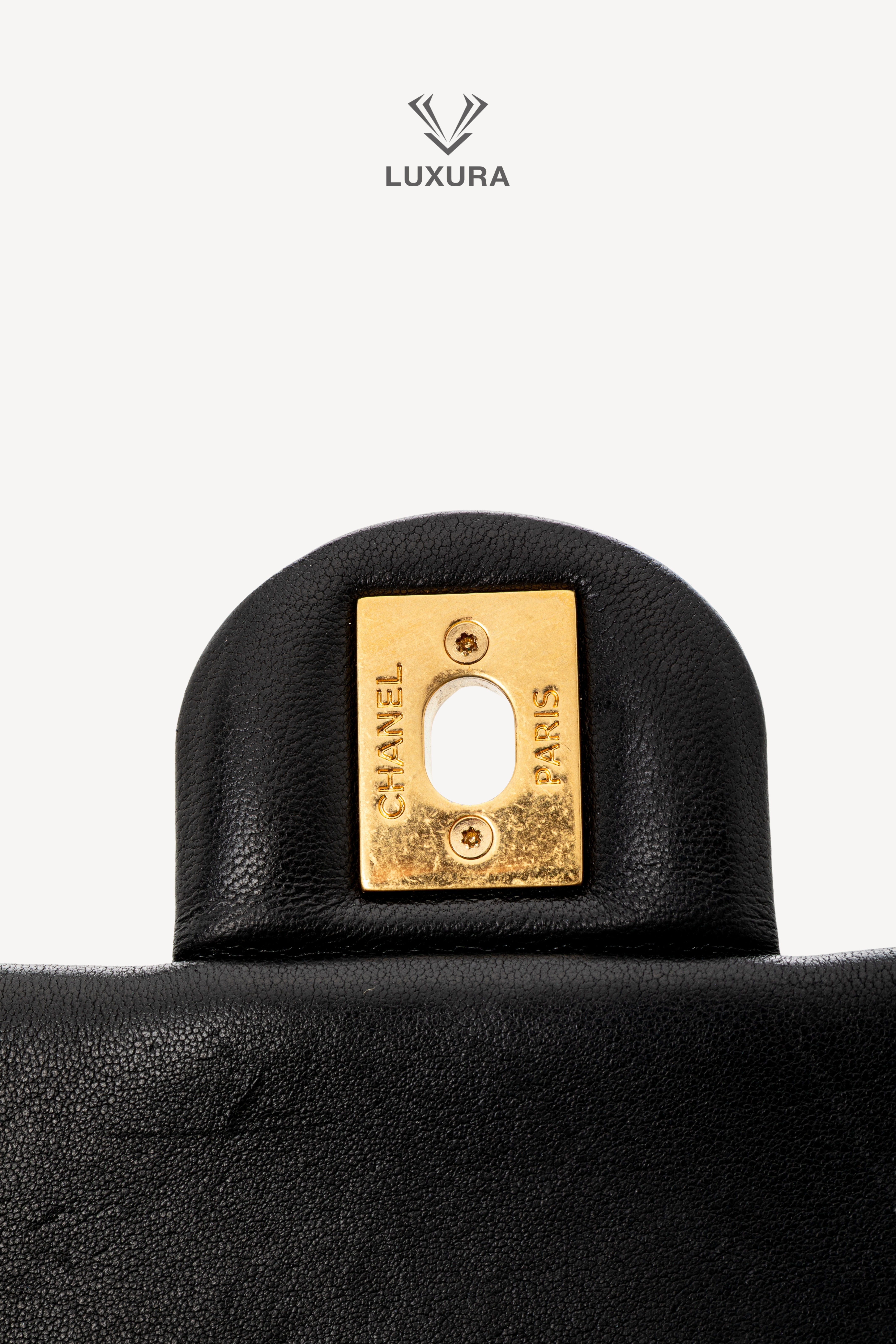 <span style="font-size: 10px;letter-spacing: .15em">HARD TO FIND</span><br>            <strong>CHANEL</strong><br>            <div style="margin-top:10px;font-size:16px">Mini Quilted Lambskin Round Top Handle Flap Bag Black</div><br> - Image 23