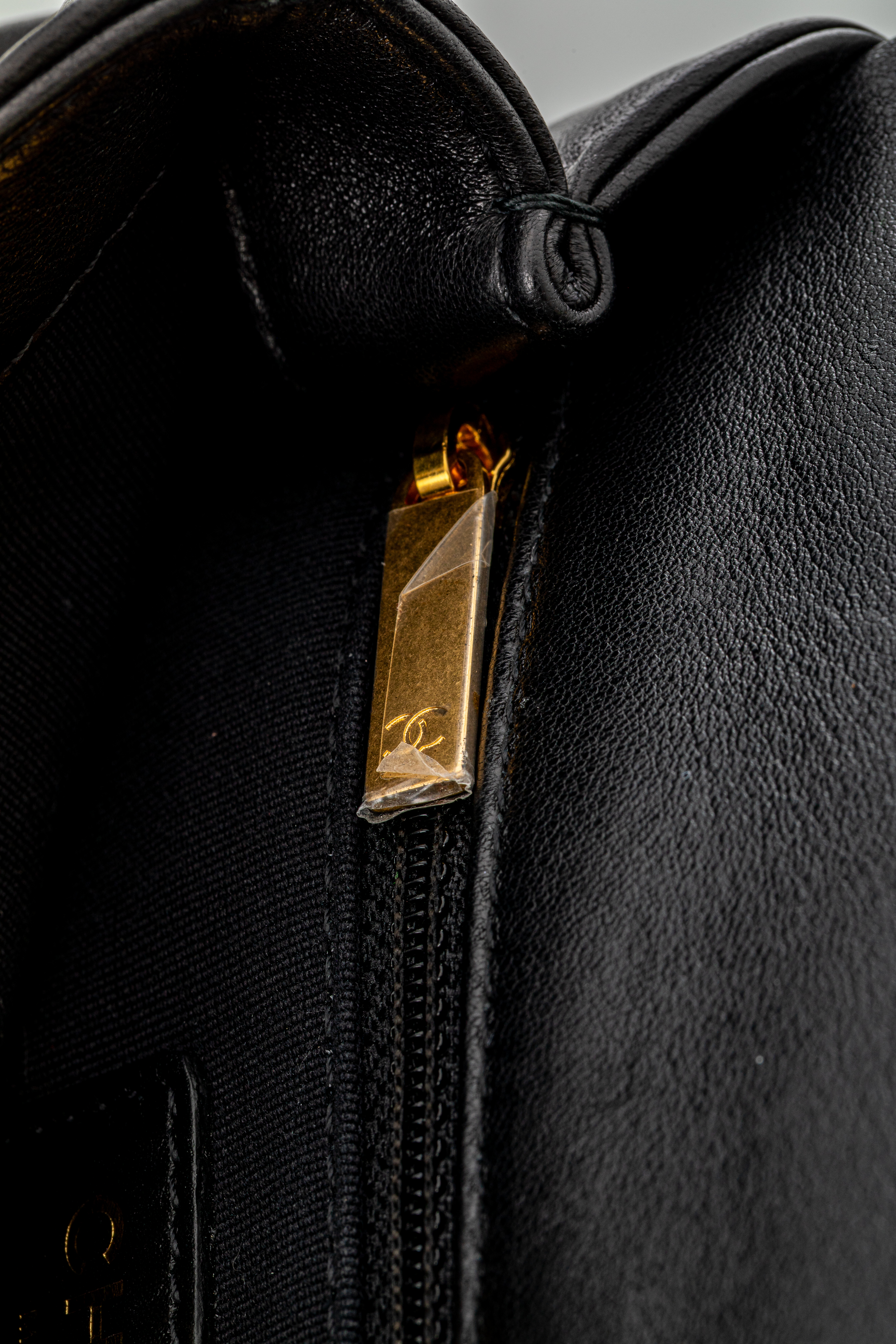 <span style="font-size: 10px;letter-spacing: .15em">HARD TO FIND</span><br>            <strong>CHANEL</strong><br>            <div style="margin-top:10px;font-size:16px">Mini Quilted Lambskin Round Top Handle Flap Bag Black</div><br> - Image 28