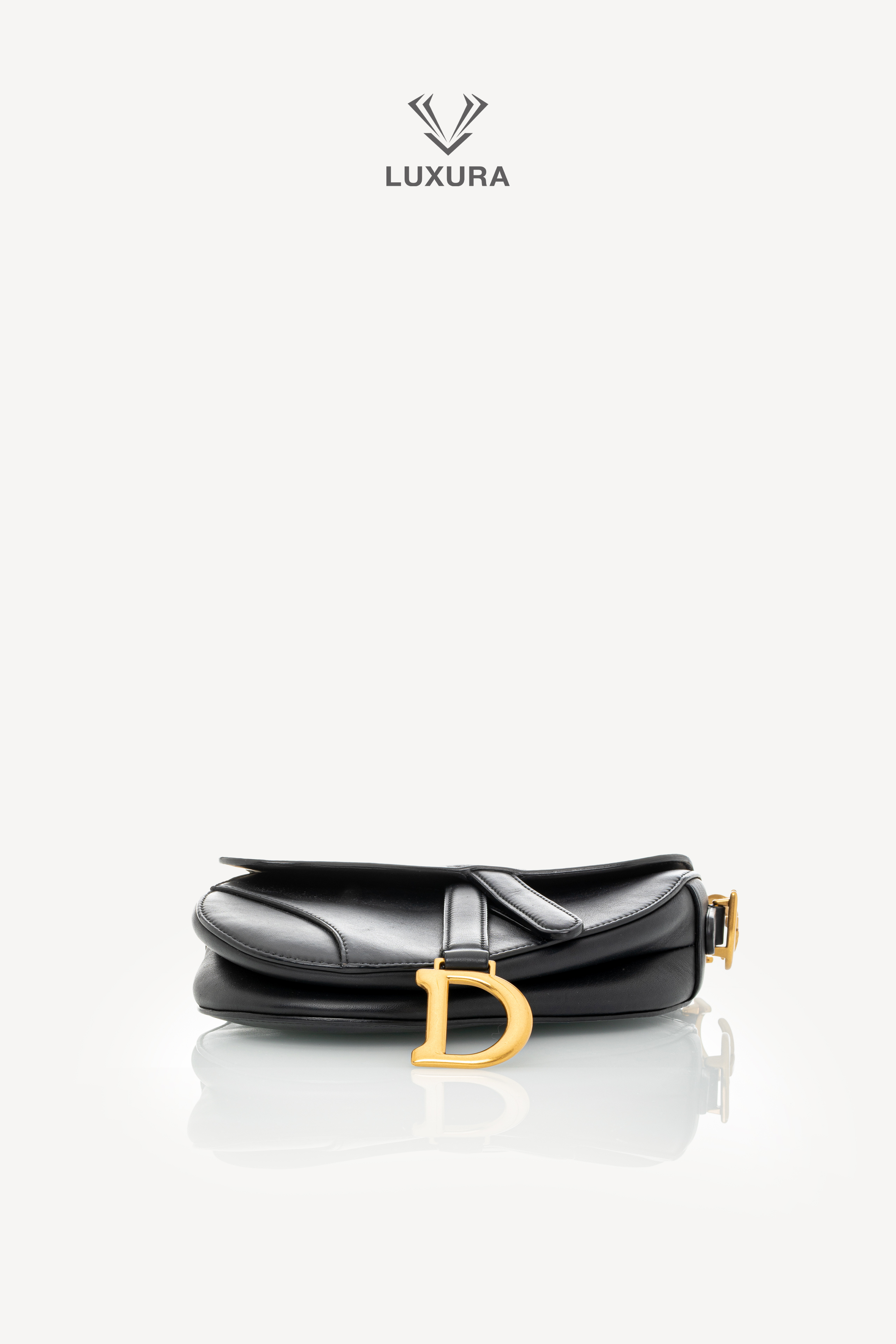 <span style="font-size: 10px;letter-spacing: .15em"></span><br>            <strong>CHRISTIAN DIOR</strong><br>            <div style="margin-top:10px;font-size:16px">Small Saddle Bag With Strap Calfskin Black</div><br> - Image 25